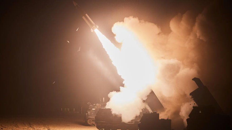 Ukraine dùng tên lửa tầm xa của Mỹ tấn công mục tiêu Nga ở Crimea- Ảnh 1.