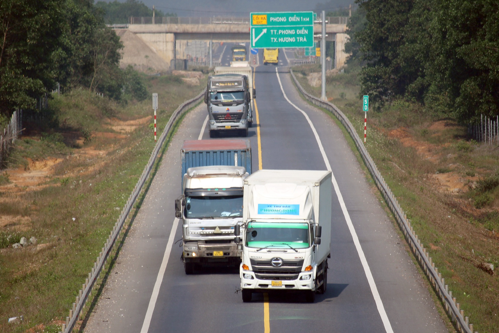 Những lỗi tài xế thường vi phạm trên đường cao tốc và mức phạt- Ảnh 2.