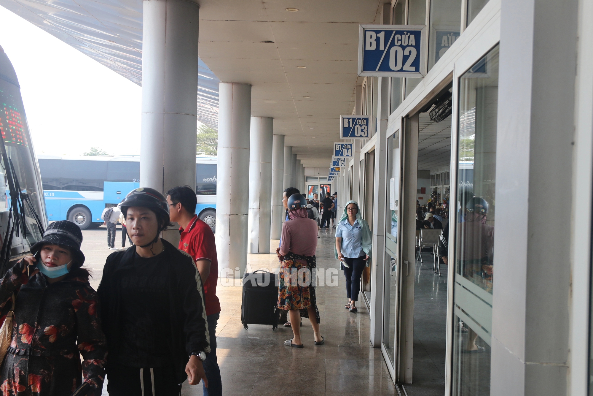 Sân bay, bến xe Đà Nẵng nhộn nhịp ngày đầu nghỉ lễ- Ảnh 6.