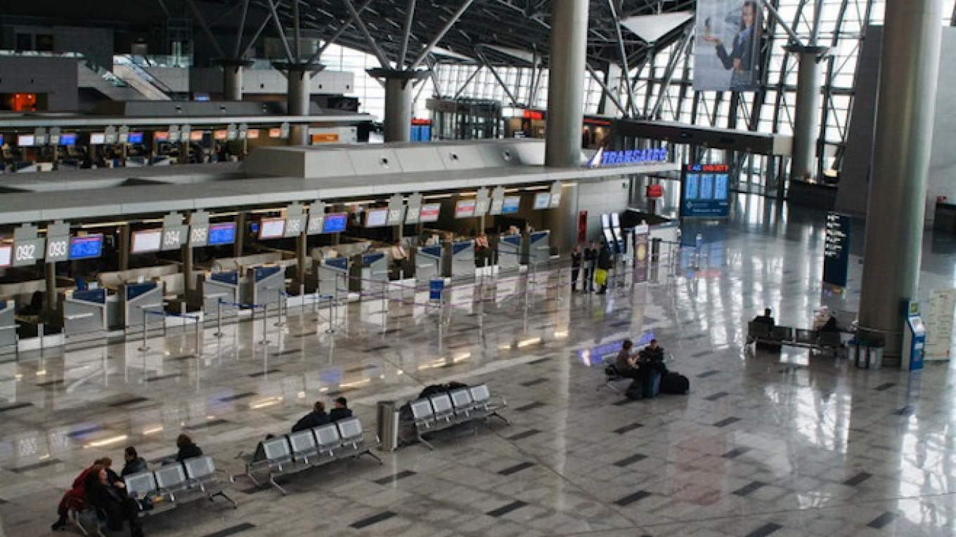 Một sân bay chính ở Moscow phải sơ tán vì đe dọa đánh bom- Ảnh 1.