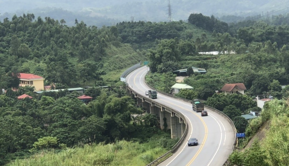 Lào Cai kiến nghị mở rộng cao tốc Yên Bái - Lào Cai lên 4 làn xe, Bộ GTVT nói gì?- Ảnh 2.