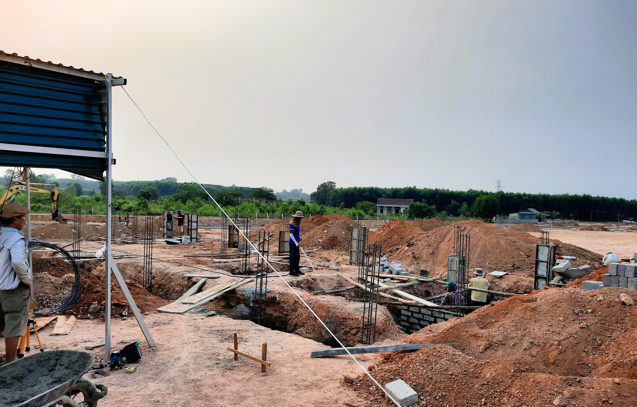 Những căn nhà đầu tiên gấp rút hoàn thành tại khu tái định cư cao tốc Vạn Ninh - Cam Lộ- Ảnh 5.