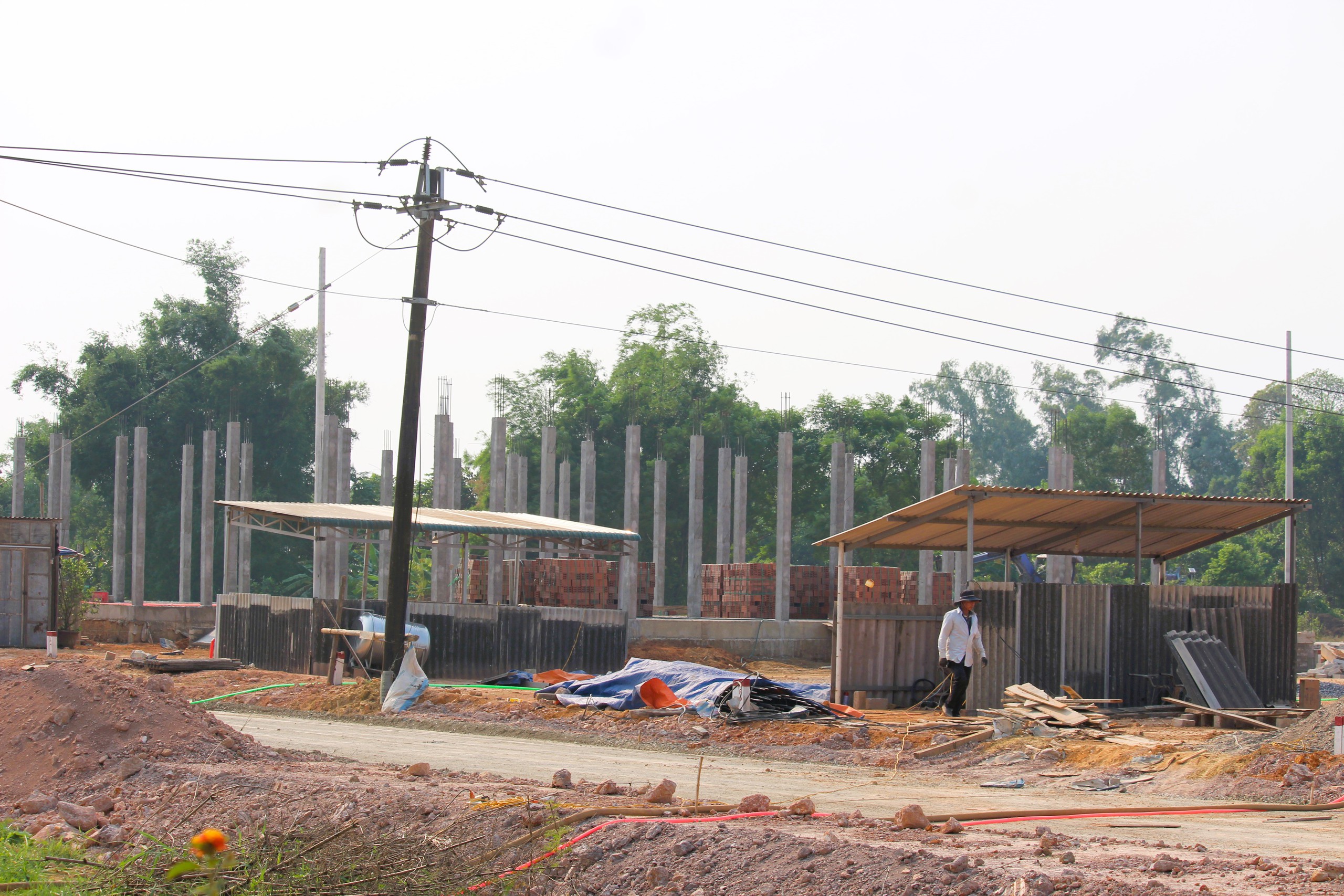 Những căn nhà đầu tiên gấp rút hoàn thành tại khu tái định cư cao tốc Vạn Ninh - Cam Lộ- Ảnh 8.