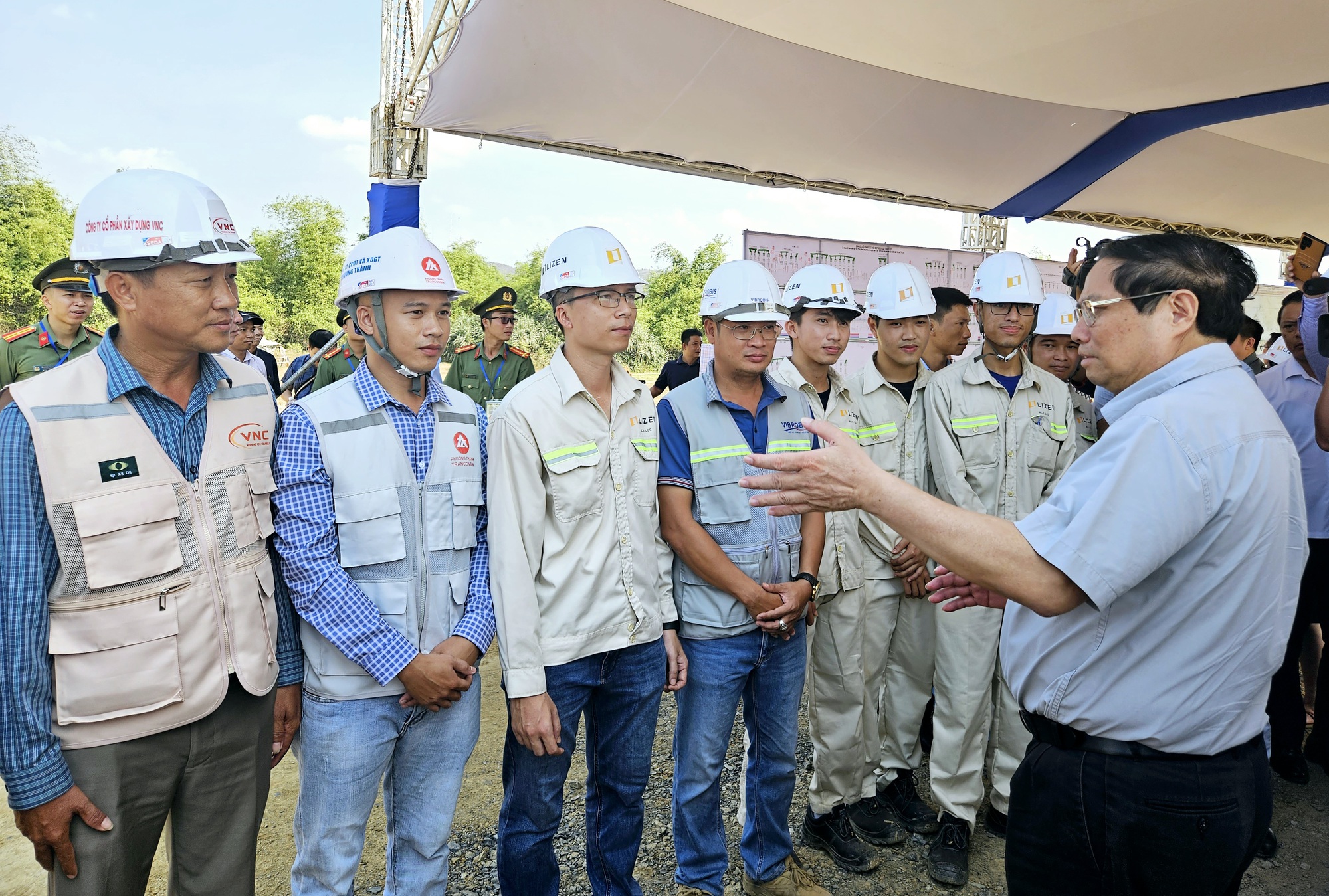 Thủ tướng: Phấn đấu hoàn thành cao tốc Vân Phong - Nha Trang dịp 30/4/2025- Ảnh 4.