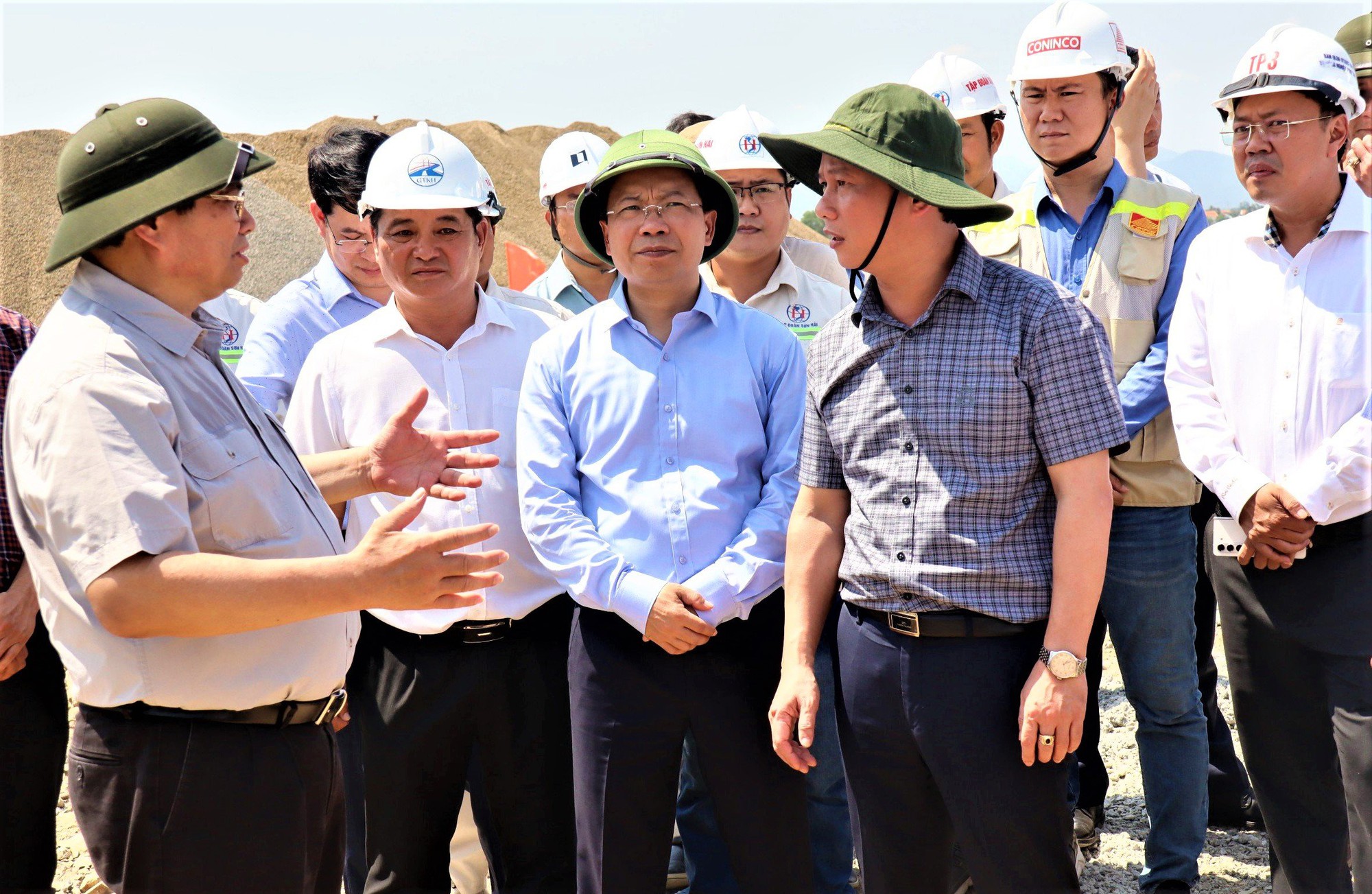 Thủ tướng: Thi công "3 ca, 4 kíp", sớm hoàn thành cao tốc Khánh Hòa - Buôn Ma Thuột- Ảnh 3.