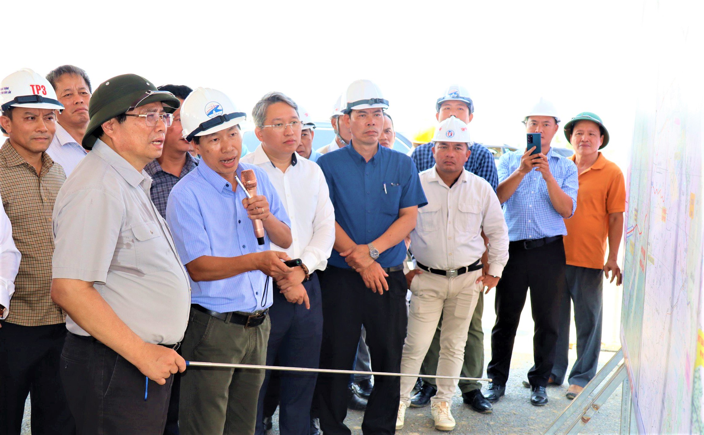 Thủ tướng: Thi công "3 ca, 4 kíp", sớm hoàn thành cao tốc Khánh Hòa - Buôn Ma Thuột- Ảnh 4.