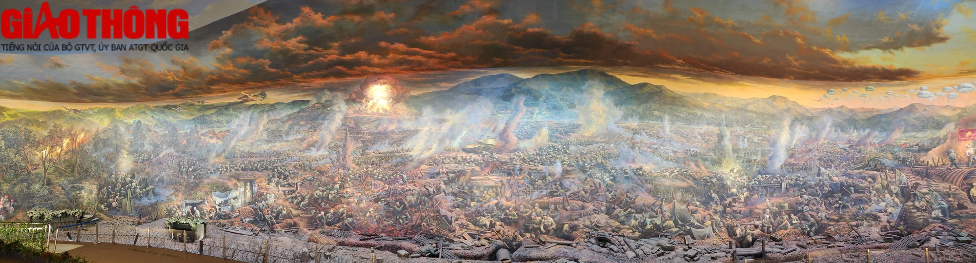 Độc đáo bức tranh panorama Trận chiến Điện Biên Phủ được vẽ bởi gần 100 họa sĩ- Ảnh 1.