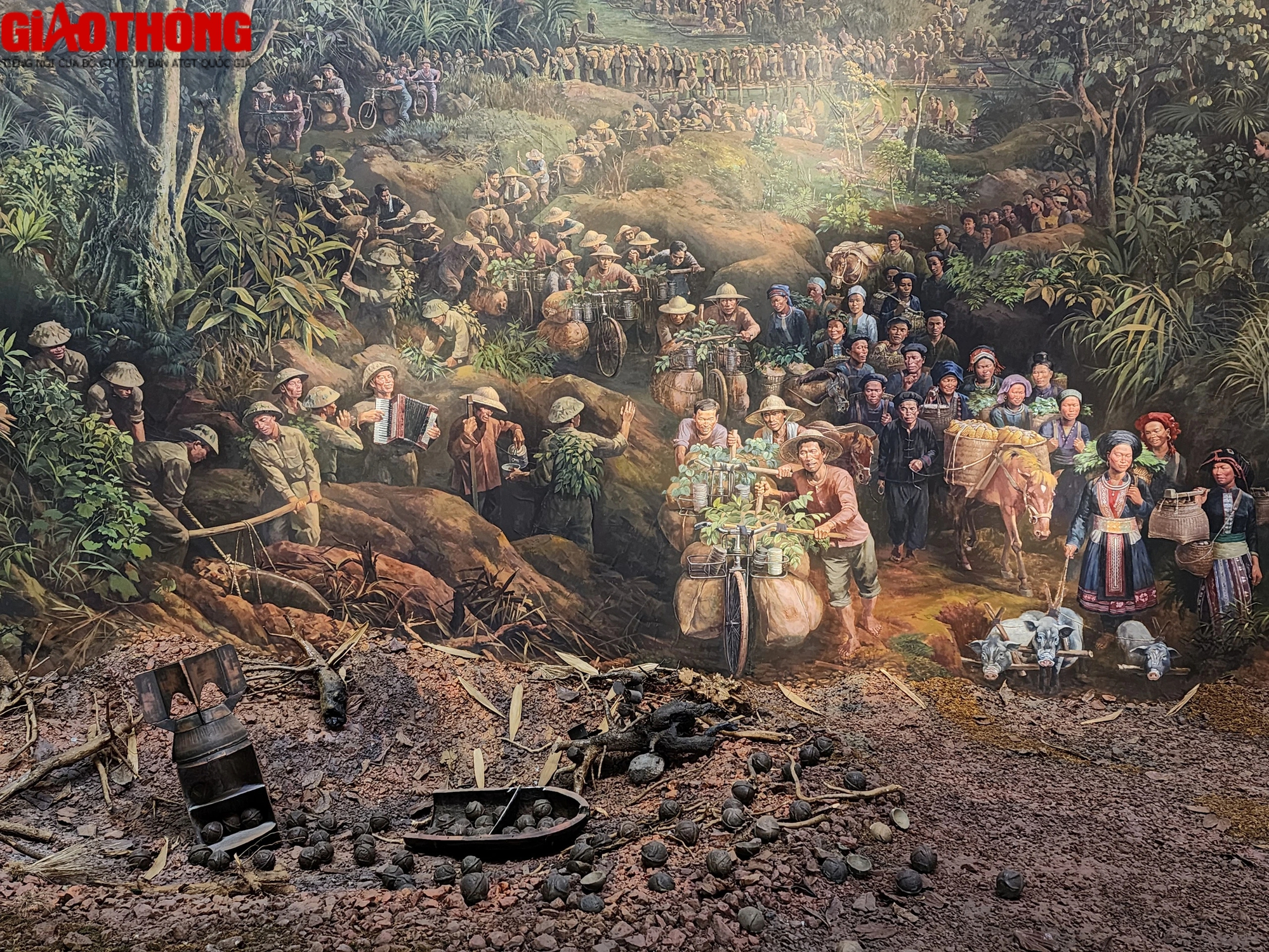 Độc đáo bức tranh panorama Trận chiến Điện Biên Phủ được vẽ bởi gần 100 họa sĩ- Ảnh 2.