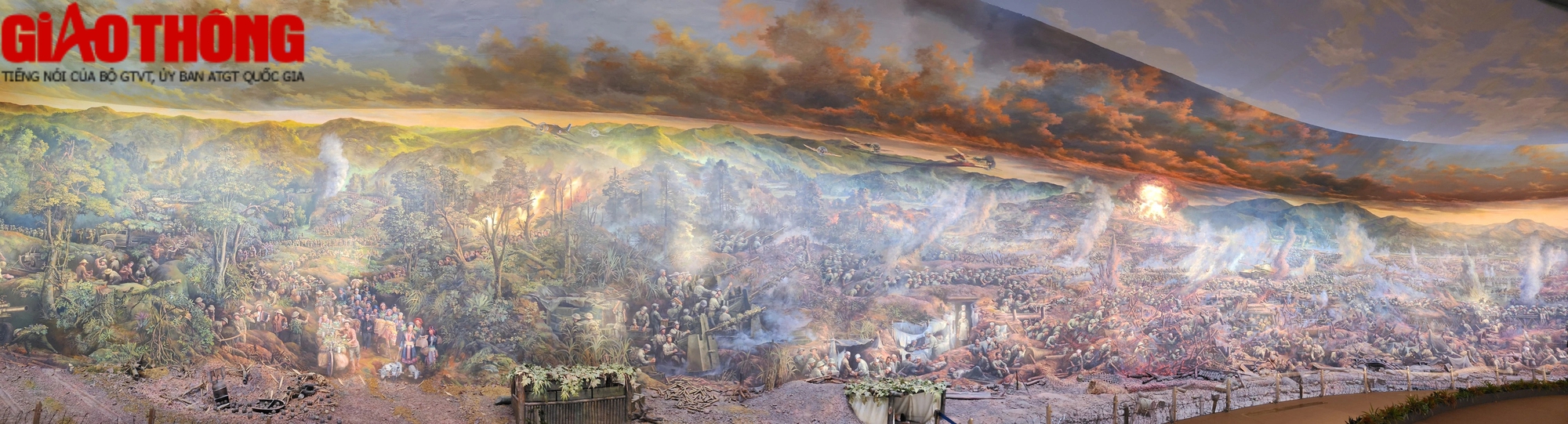 Độc đáo bức tranh panorama Trận chiến Điện Biên Phủ được vẽ bởi gần 100 họa sĩ- Ảnh 3.
