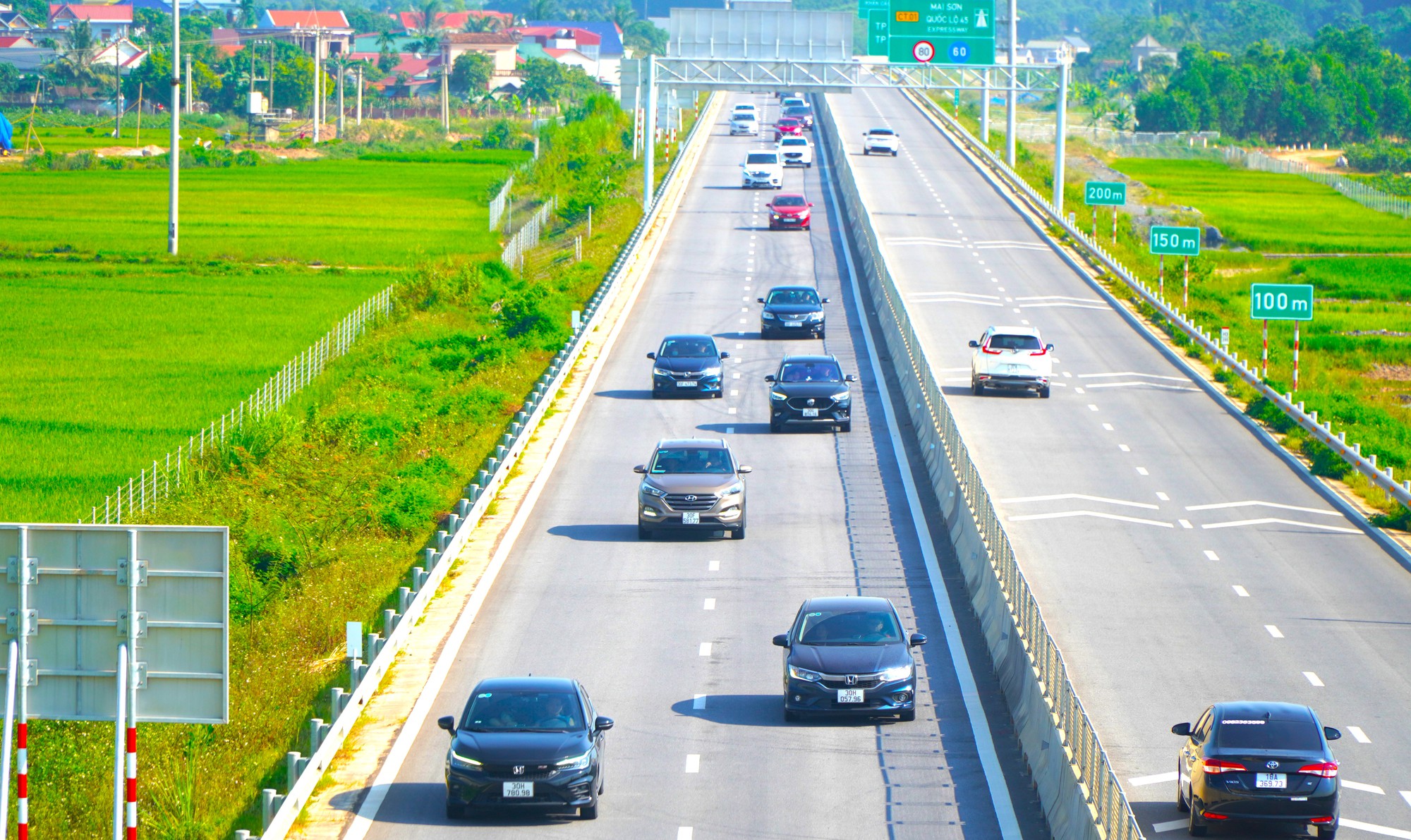 Quy chuẩn mới: Đường cao tốc có tối thiểu 4 làn xe- Ảnh 1.