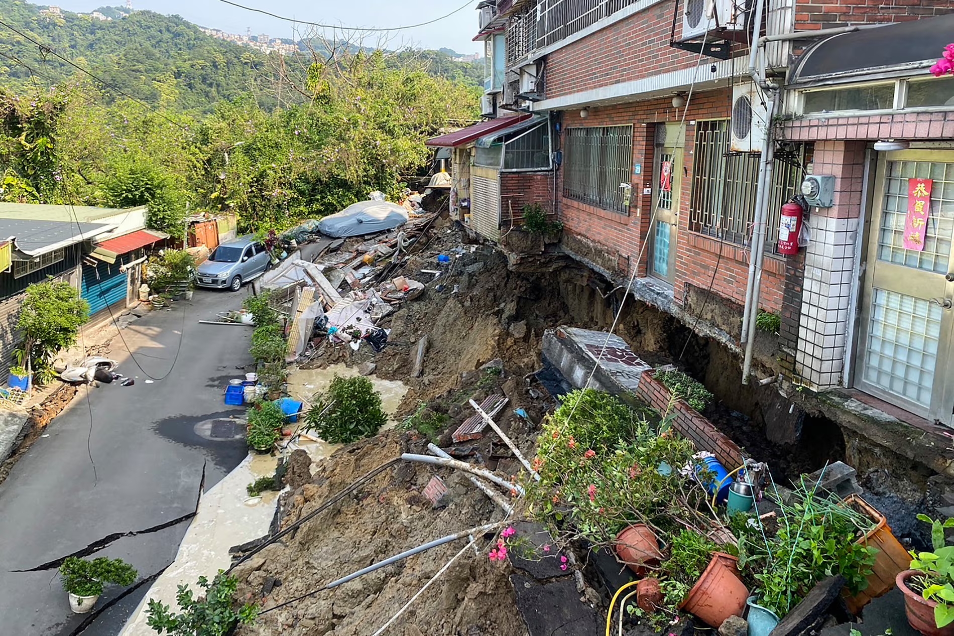Người dân Đài Loan kể lại những giây phút kinh hoàng khi động đất ập đến- Ảnh 2.