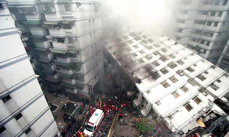 Thảm họa địa chấn kinh hoàng 921 xảy ra năm 1999 ở Đài Loan gây ra gần 15.000 thương vong, khiến hơn 100.000 người mất nhà cửa. (Ảnh: Taipei Times)