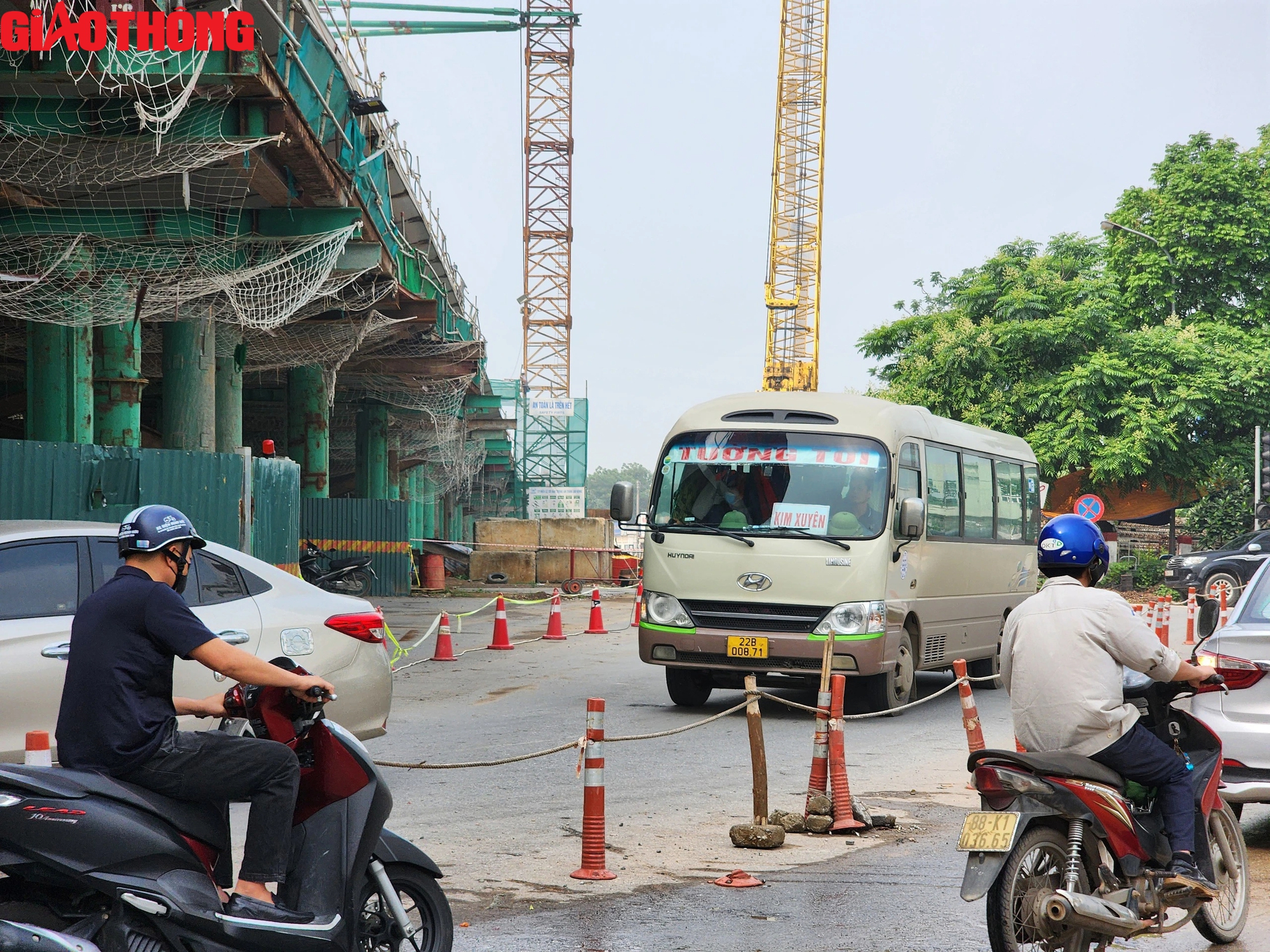 Cầu vượt đường sắt đường Nguyễn Tất Thành thi công xuyên lễ- Ảnh 8.