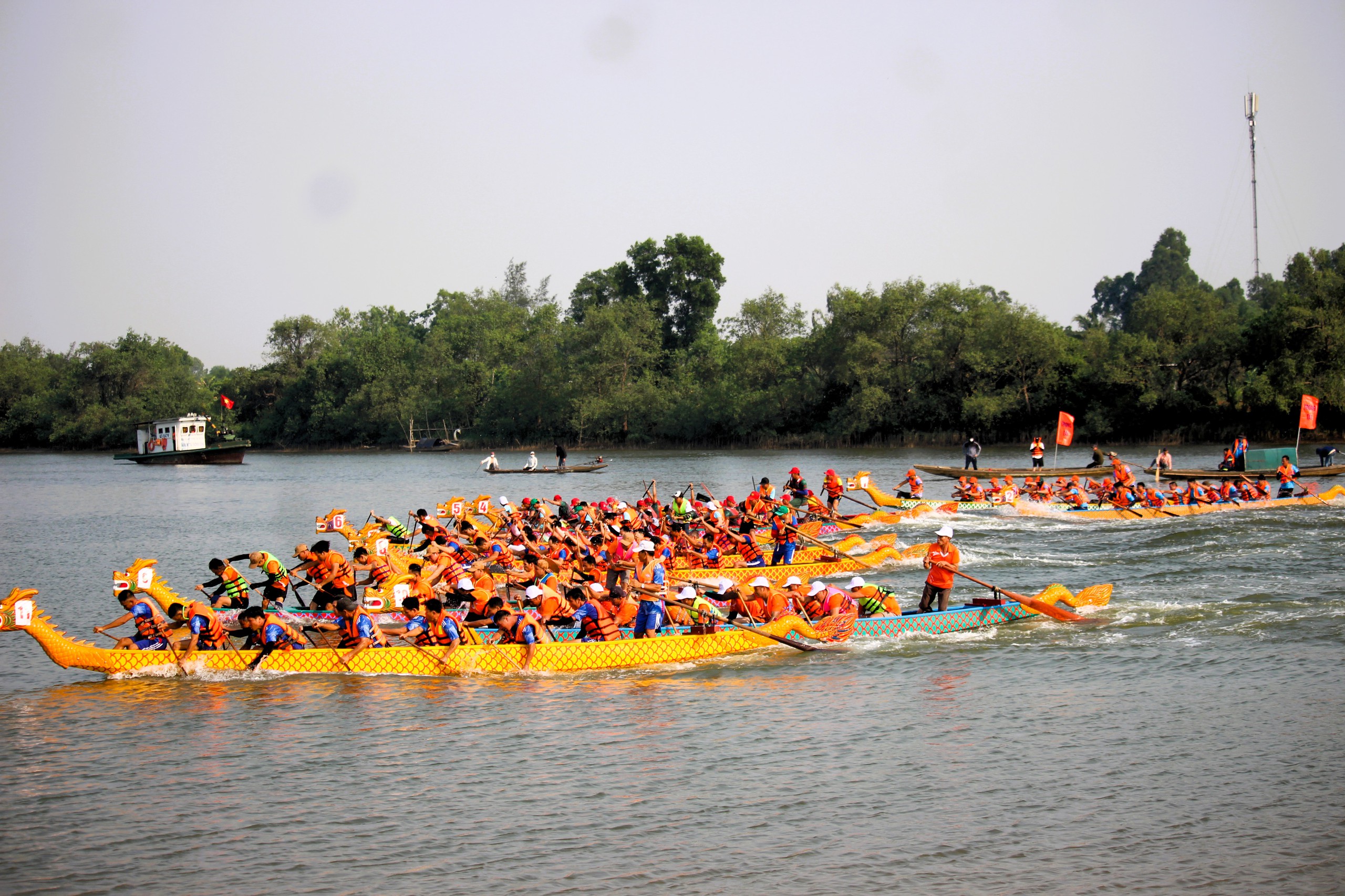 Ngàn người đội nắng về dự Lễ hội Thống nhất non sông bên dòng Bến Hải lịch sử- Ảnh 3.
