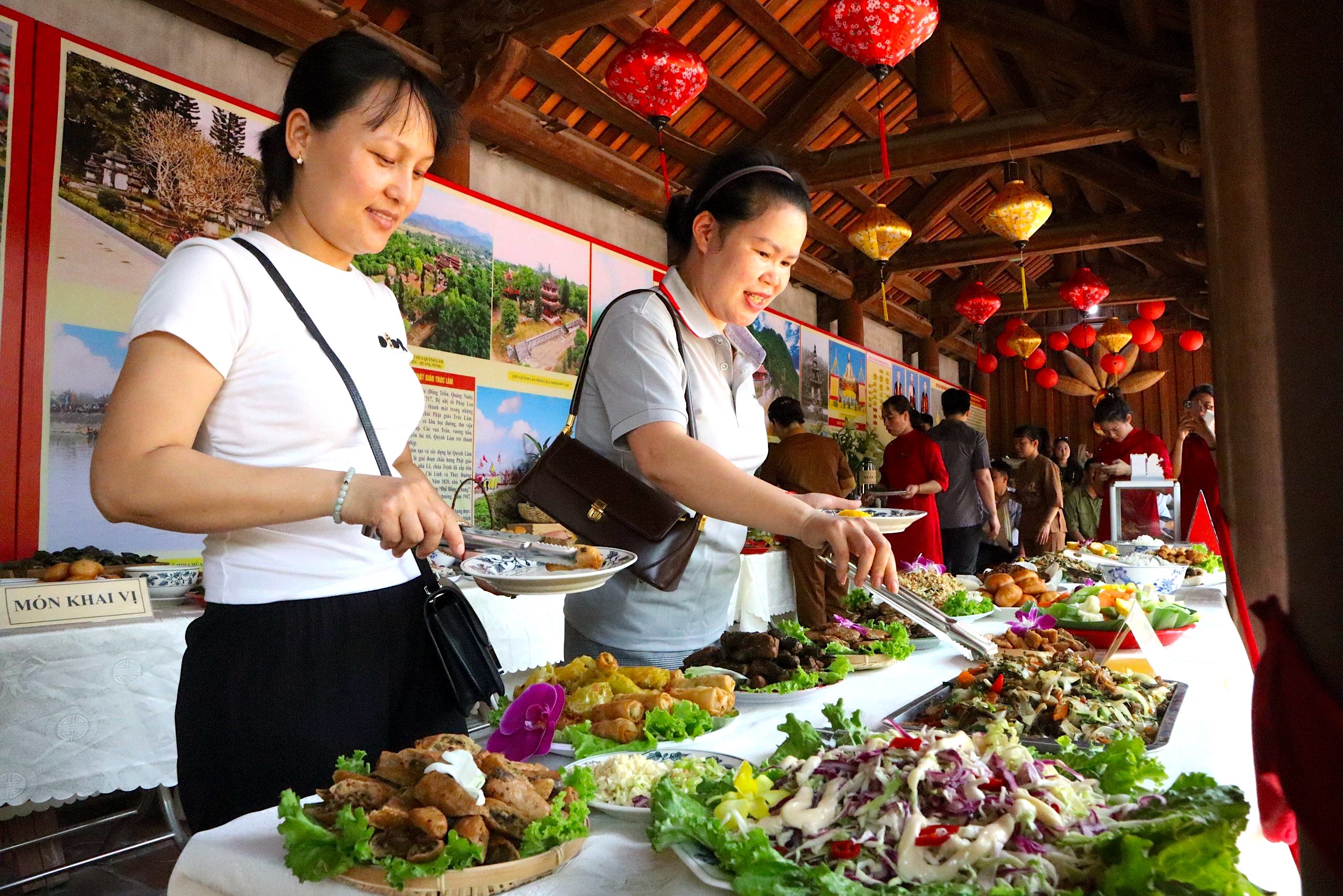 Mới lạ tiệc buffet chay tại chùa Côn Sơn- Ảnh 4.
