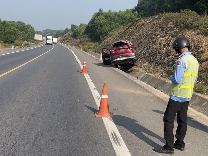 Chuyên gia ô tô nhận định về tình trạng xe liên tiếp nổ lốp trên cao tốc Cam Lộ - La Sơn- Ảnh 1.