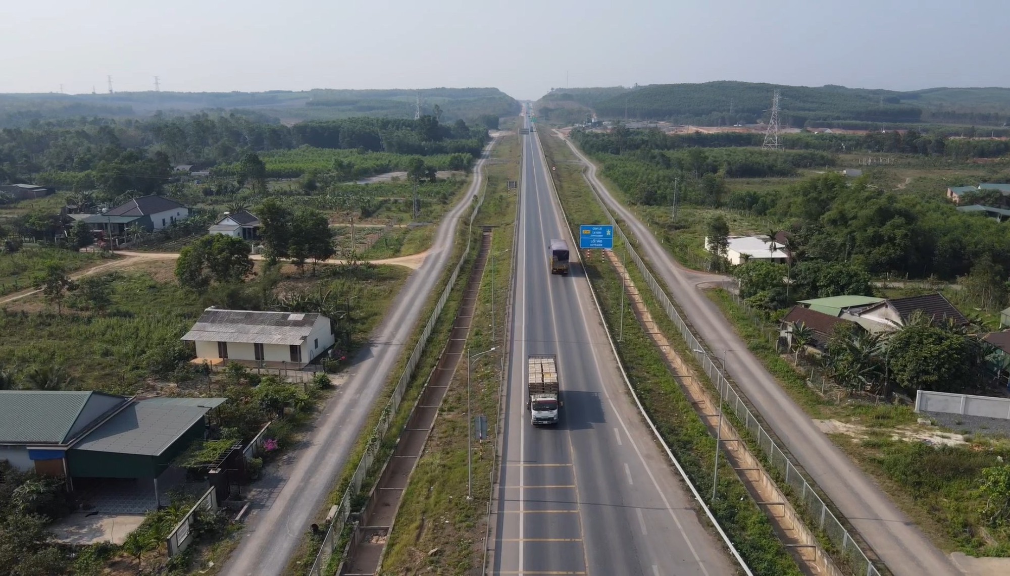 Hình ảnh ngày đầu xe tải, xe khách không vào cao tốc Cam Lộ - La Sơn- Ảnh 8.