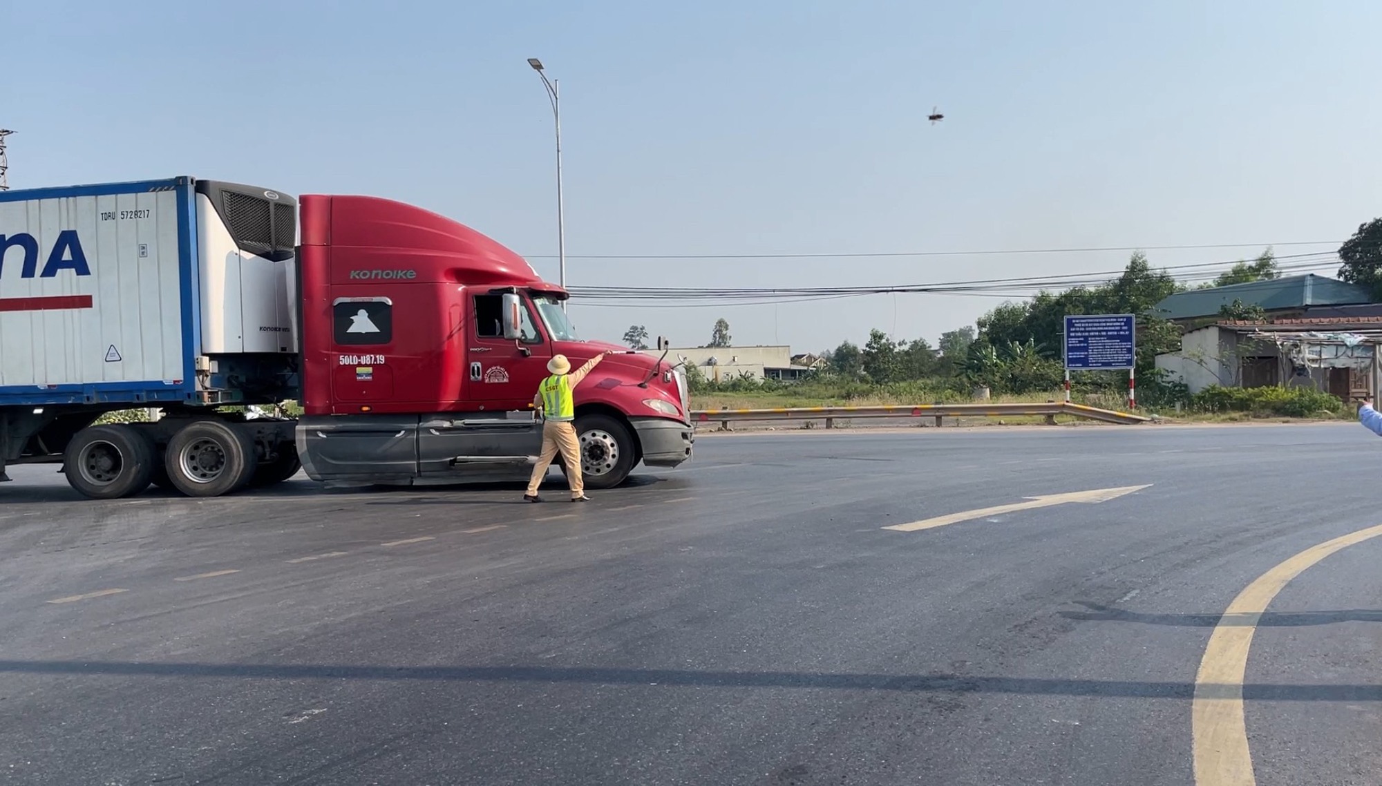 Hình ảnh ngày đầu xe tải, xe khách không vào cao tốc Cam Lộ - La Sơn- Ảnh 9.