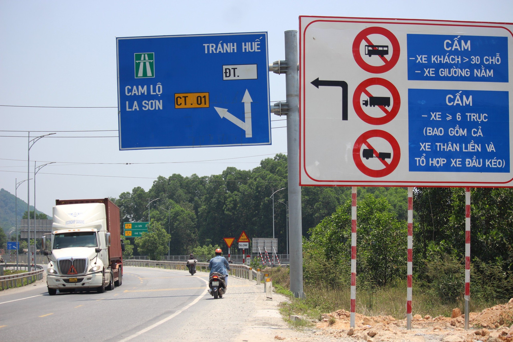 Hình ảnh ngày đầu xe tải, xe khách không vào cao tốc Cam Lộ - La Sơn- Ảnh 11.