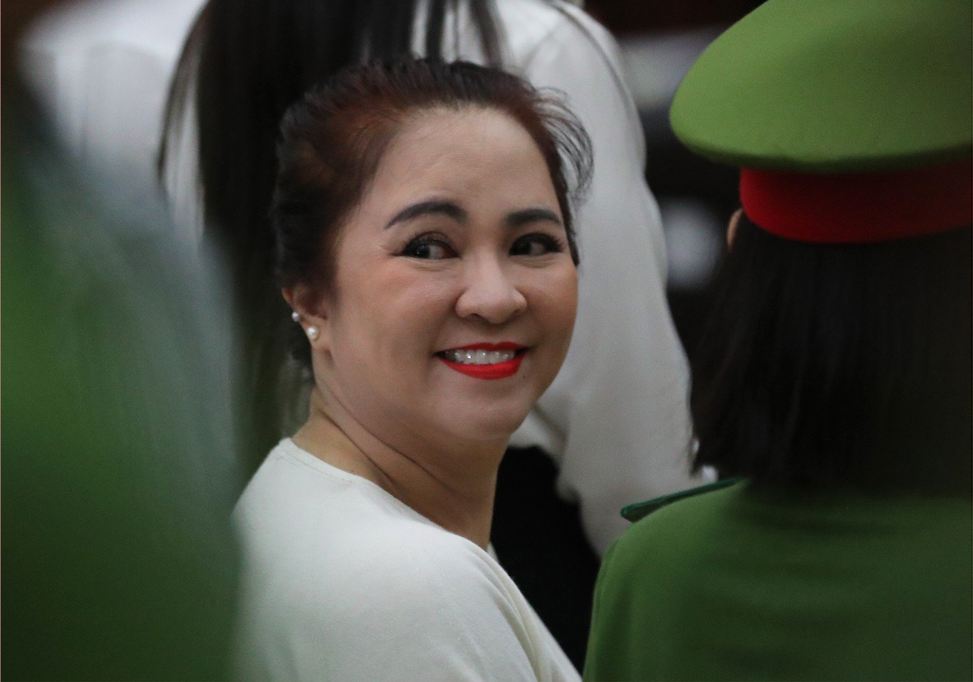 Bà Nguyễn Phương Hằng được giảm án từ 3 năm xuống còn 2 năm 9 tháng tù- Ảnh 4.