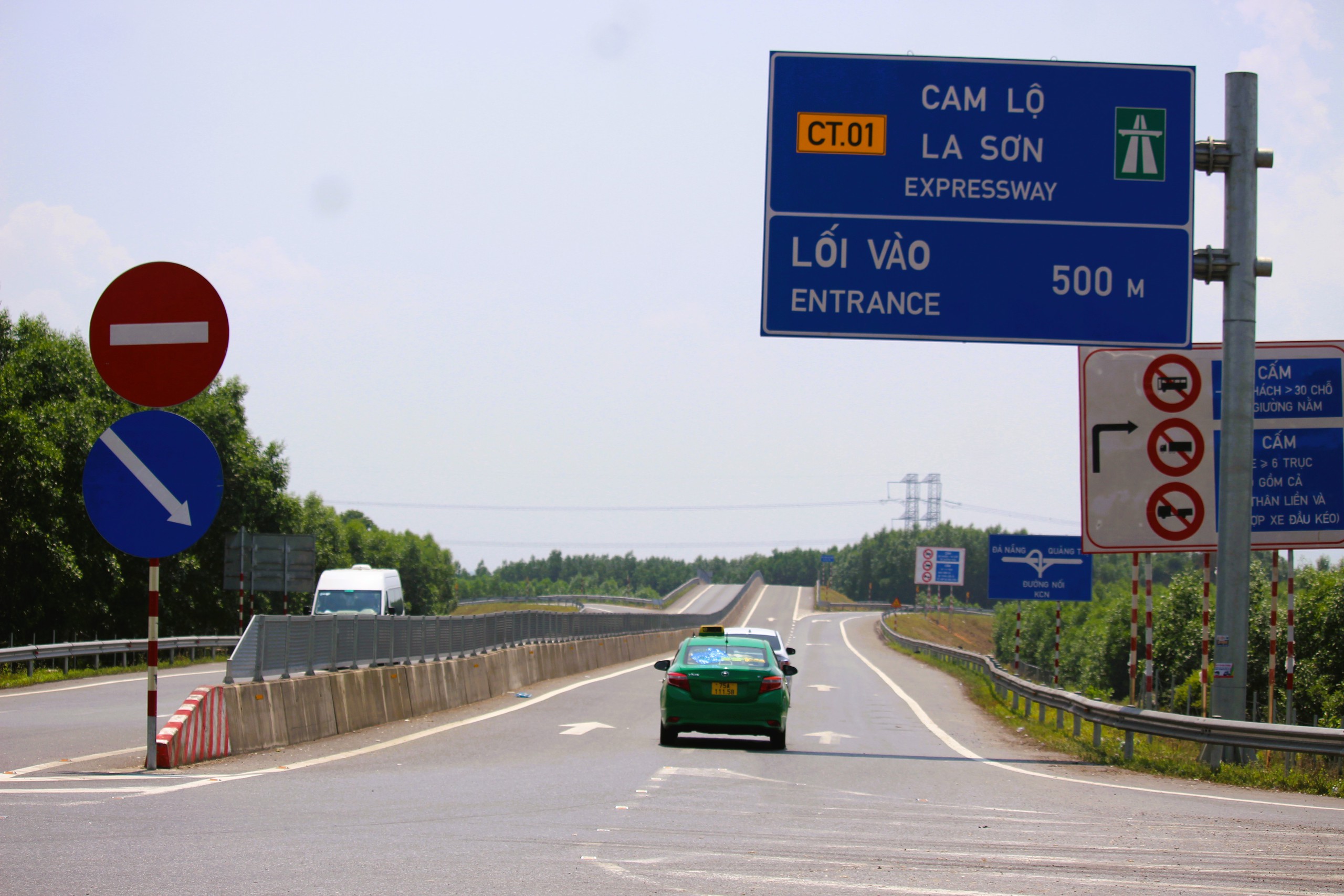 QL1 thông thoáng trong ngày đầu điều tiết xe tải nặng không vào cao tốc Cam Lộ - La Sơn- Ảnh 10.