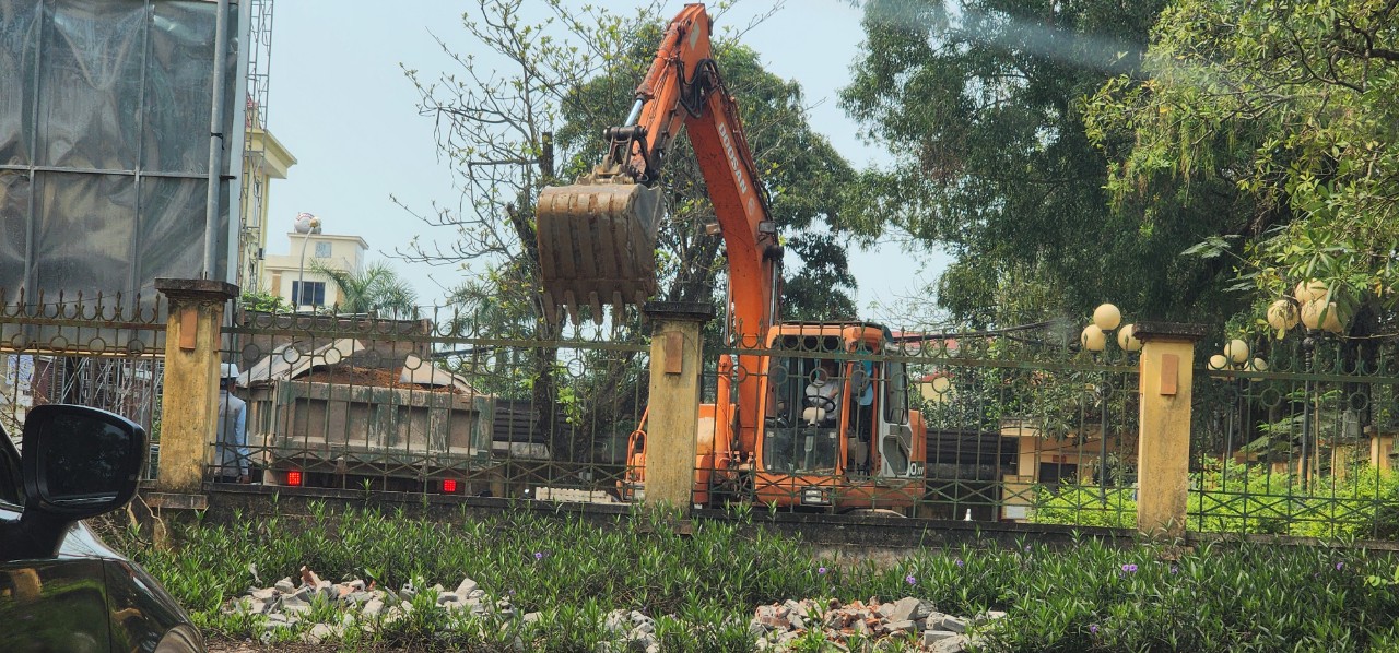 Thái Bình: Nghi vấn dùng đất thải xây dựng tạo mặt bằng sân thể thao trung tâm xã- Ảnh 1.