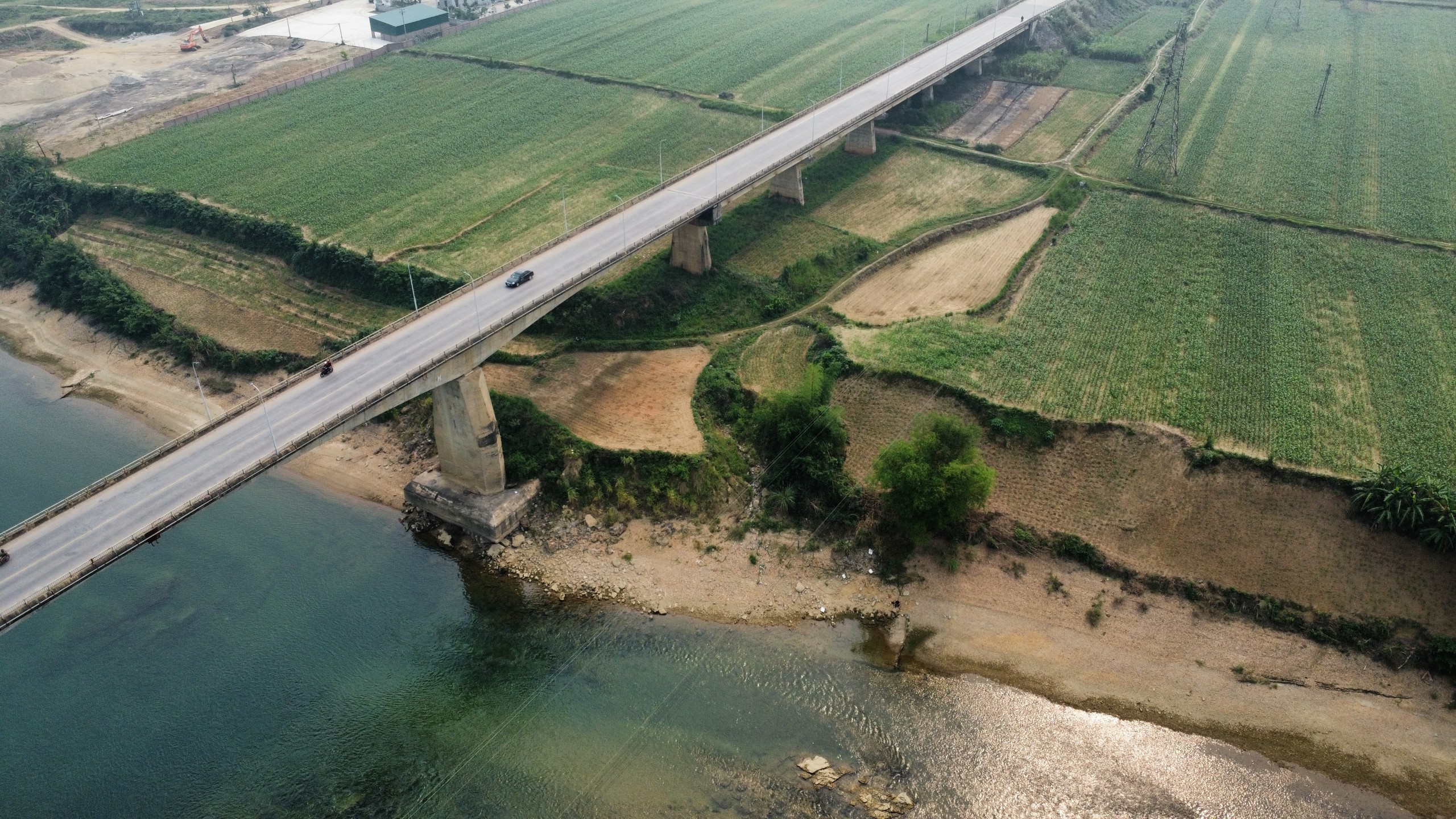 Cầu An Hòa ở Tuyên Quang bị xói lở, lộ trơ móng- Ảnh 1.