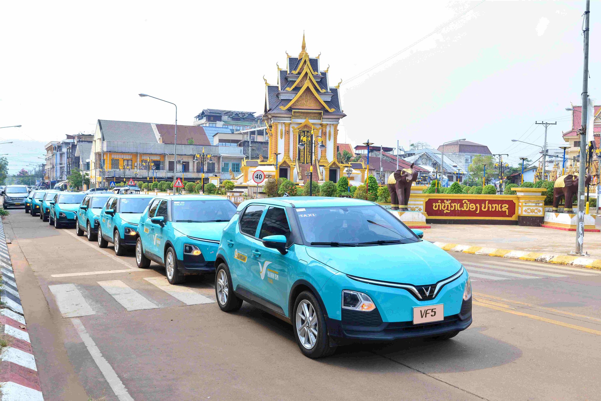 Xanh SM ra mắt tại tỉnh Champasak của Lào- Ảnh 1.
