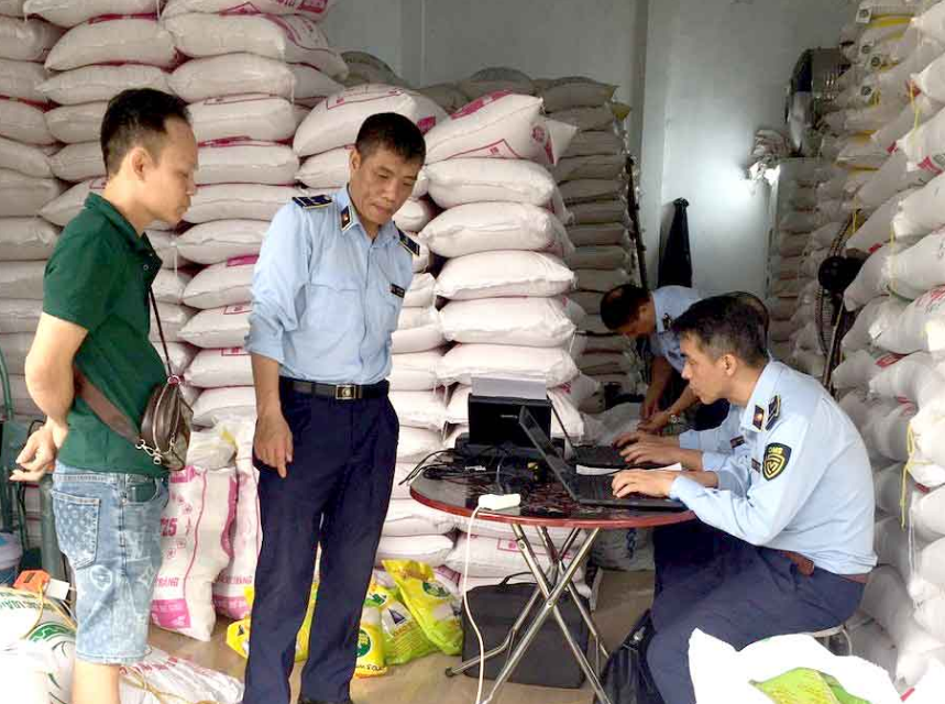 Thu giữ hơn nửa tấn gạo giả mạo thương hiệu Gạo Ông Cua- Ảnh 2.