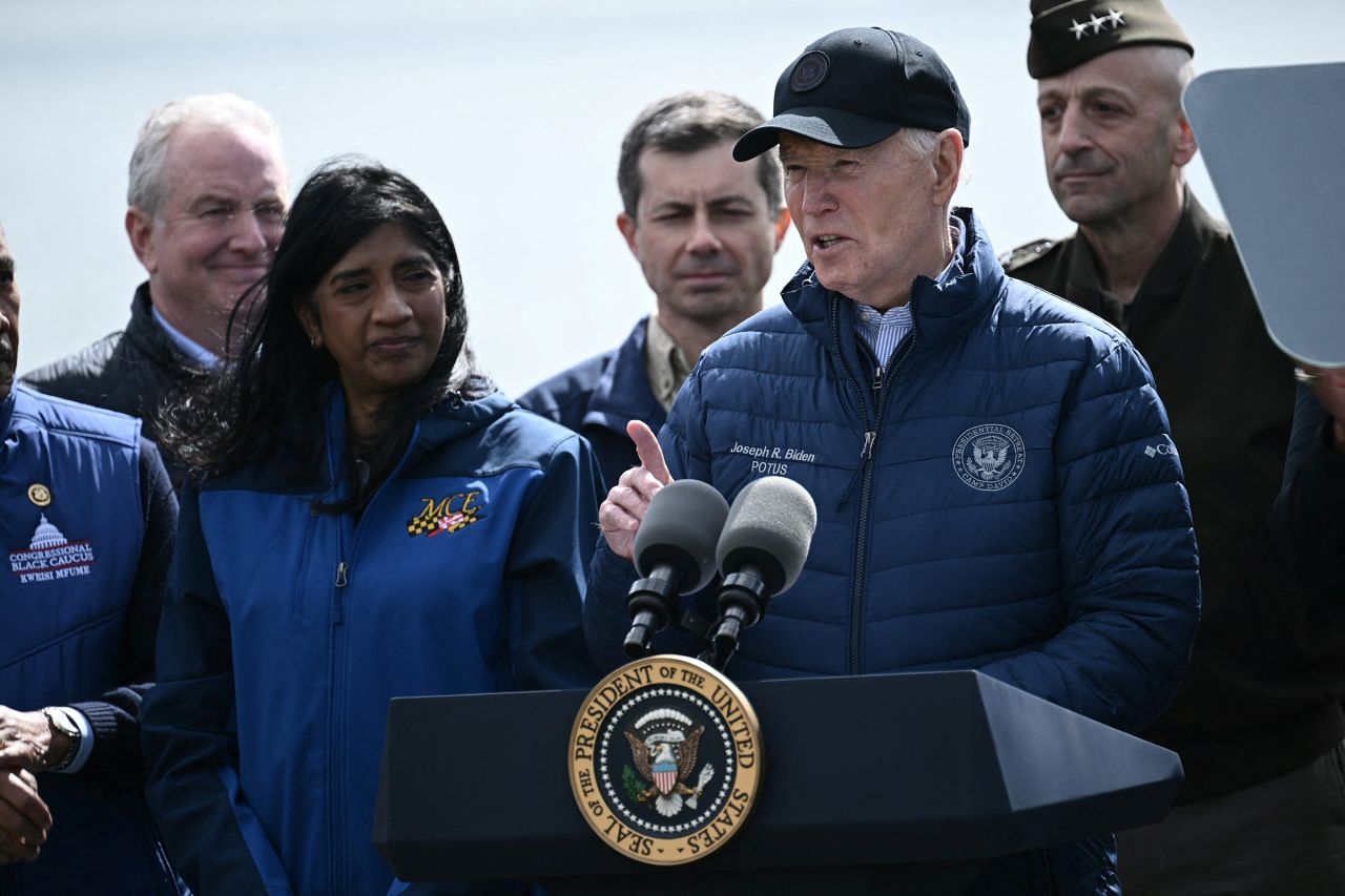 Tổng thống Biden thị sát hiện trường vụ cầu sập ở Baltimore- Ảnh 1.