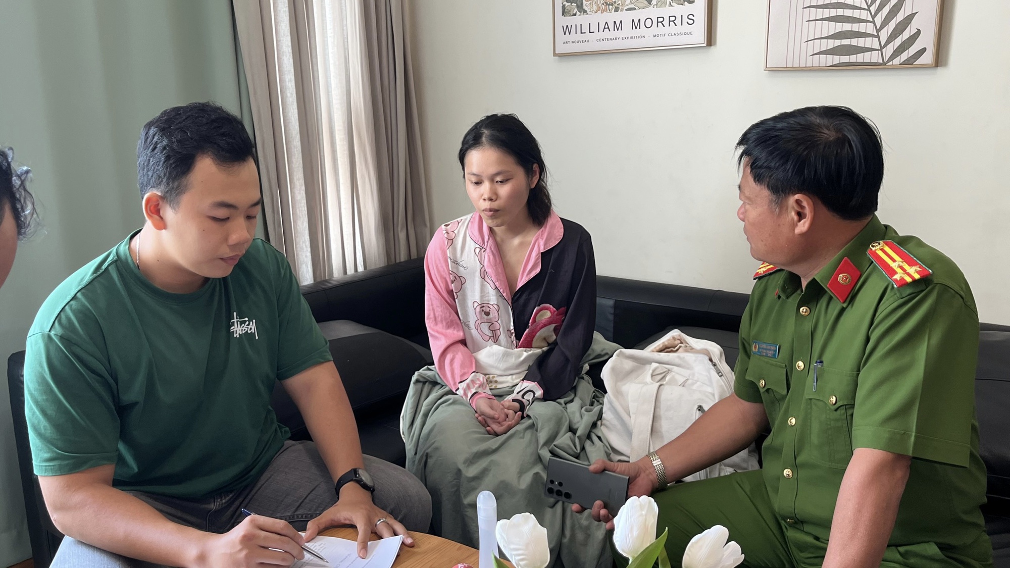Cảnh sát ập vào căn hộ cao cấp giải cứu 2 bé gái bị bắt cóc gần phố đi bộ Nguyễn Huệ- Ảnh 2.