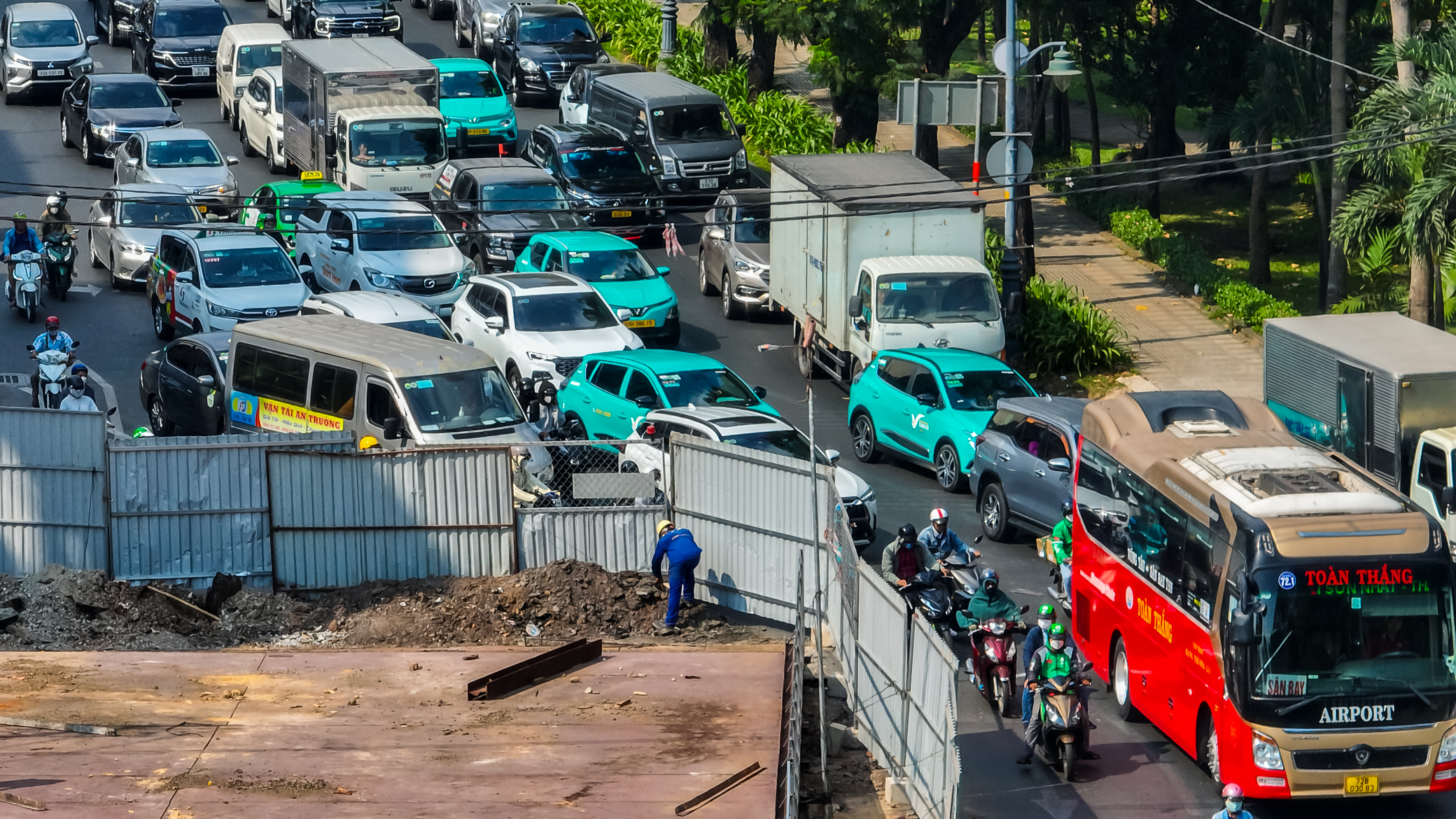 Cận cảnh cầu vượt tạm sắp đưa vào sử dụng ở cửa ngõ sân bay Tân Sơn Nhất- Ảnh 10.