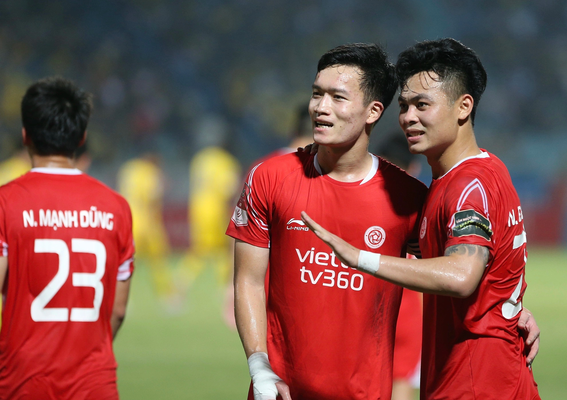 Đội bóng Thái Lan tiết lộ sự thật ngỡ ngàng vụ chiêu mộ QBV Việt Nam- Ảnh 2.