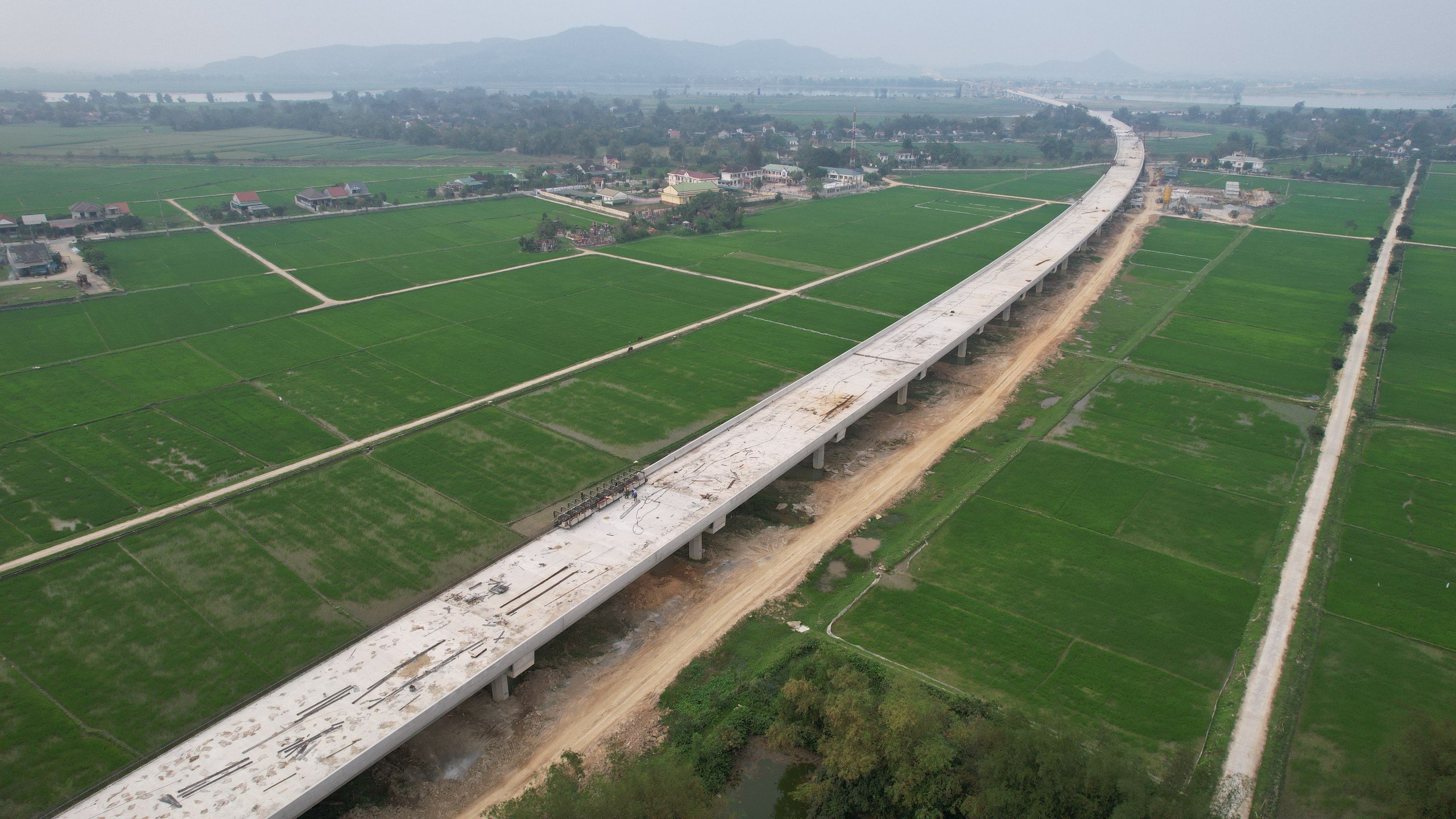 Hành trình xây cầu vượt sông dài nhất cao tốc Bắc - Nam- Ảnh 12.