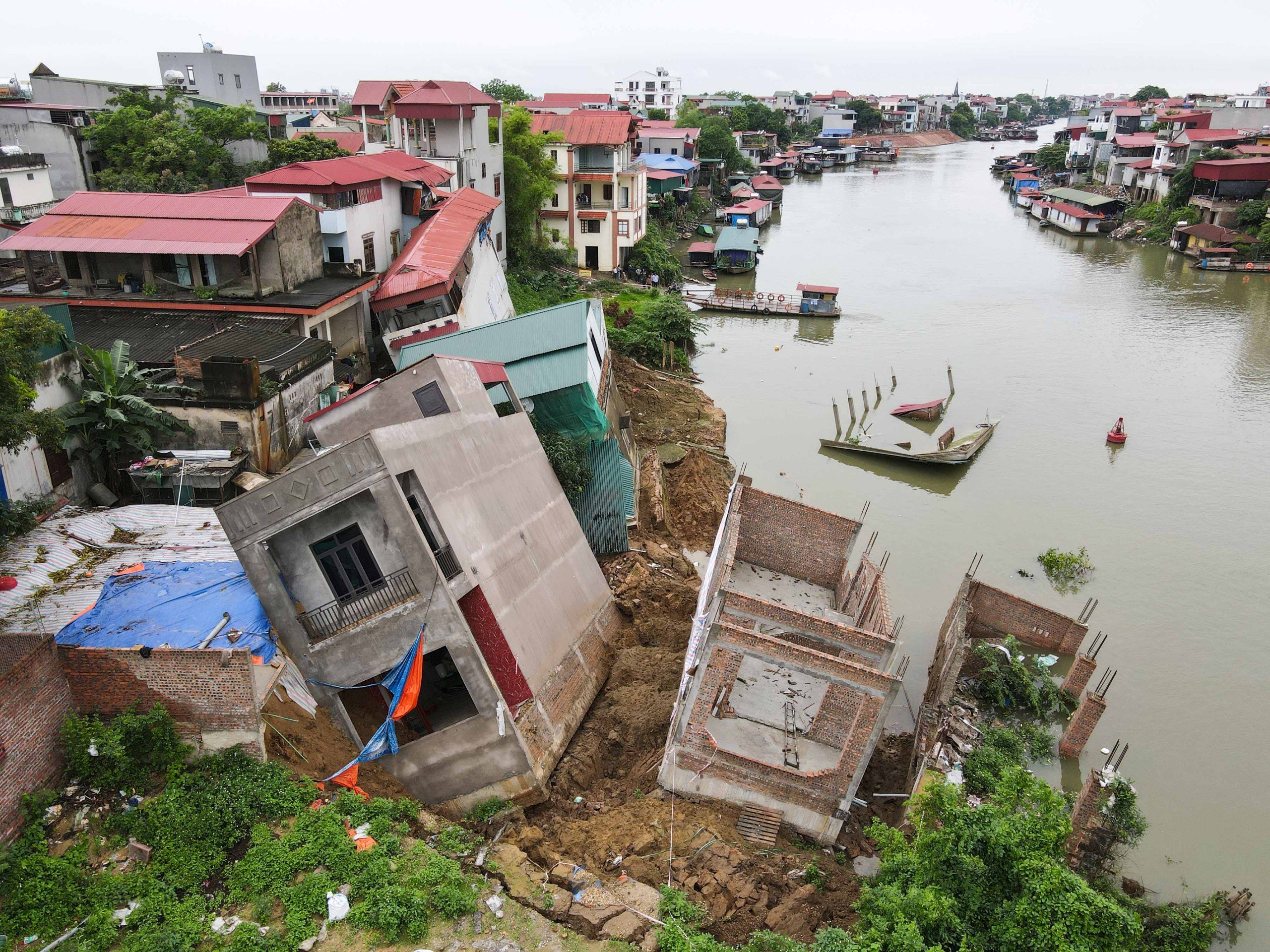 6 căn nhà sạt trượt xuống sông Cầu ở Bắc Ninh được đền bù ra sao?- Ảnh 2.
