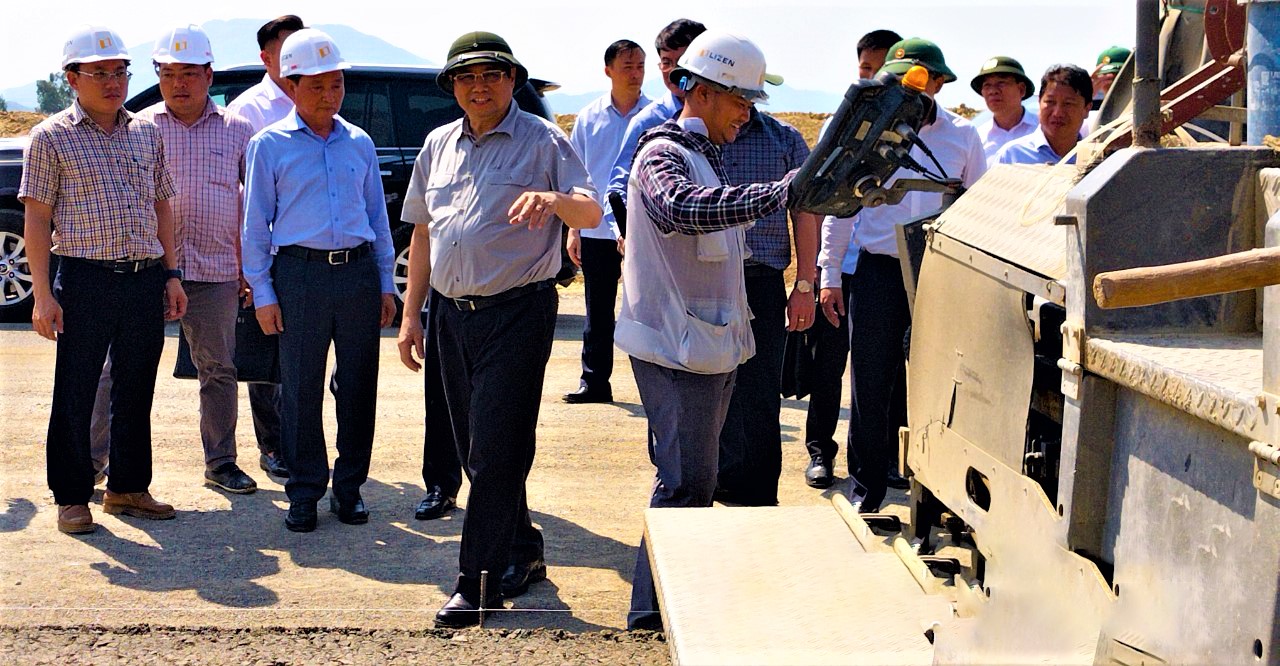 Nhà thầu Lizen thi công xuyên lễ trên cao tốc Vân Phong - Nha Trang- Ảnh 1.