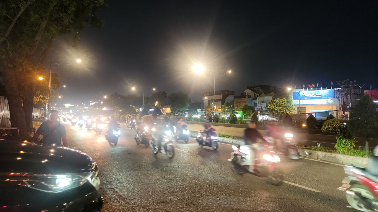 Xuyên đêm di dời đường điện, nước thi công tuyến metro Bến Thành - Tham Lương- Ảnh 8.