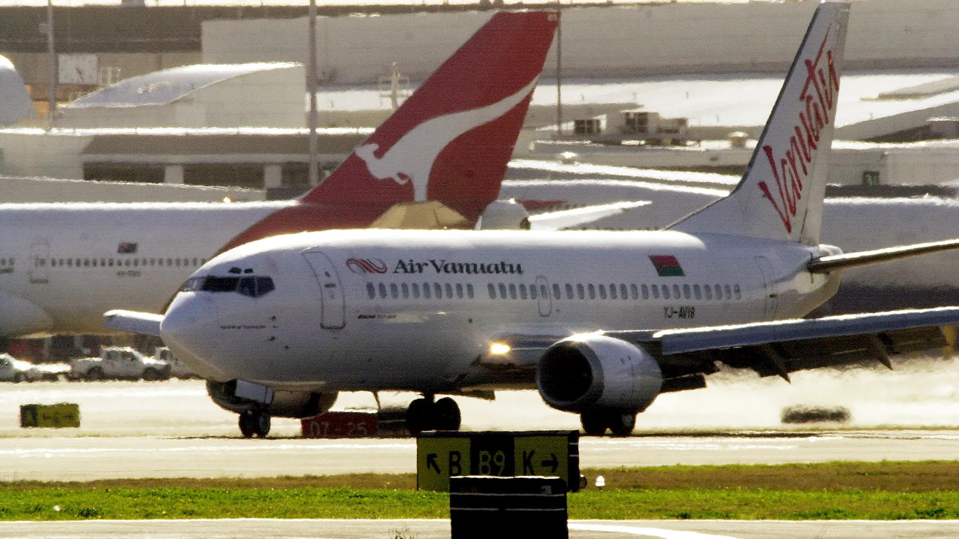 Air Vanuatu đã hủy toàn bộ chuyến bay quốc tế, khiến hàng nghìn hành khách mắc kẹt tại quốc đảo Nam Thái Bình Dương này. (Ảnh: AP)