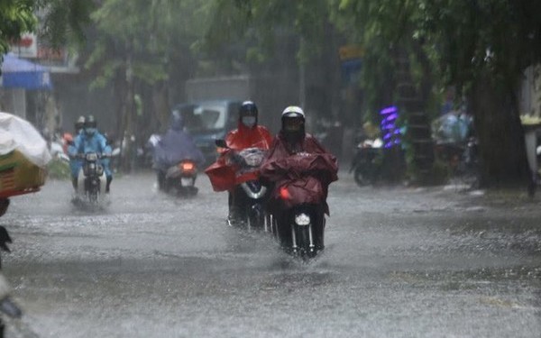 Đêm nay, ngày mai, Bắc Bộ mưa đá, kèm dông lốc