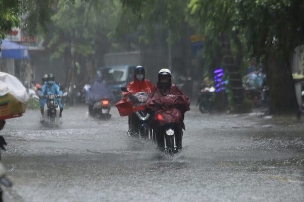 Đêm nay, ngày mai, Bắc Bộ mưa đá, kèm dông lốc- Ảnh 1.