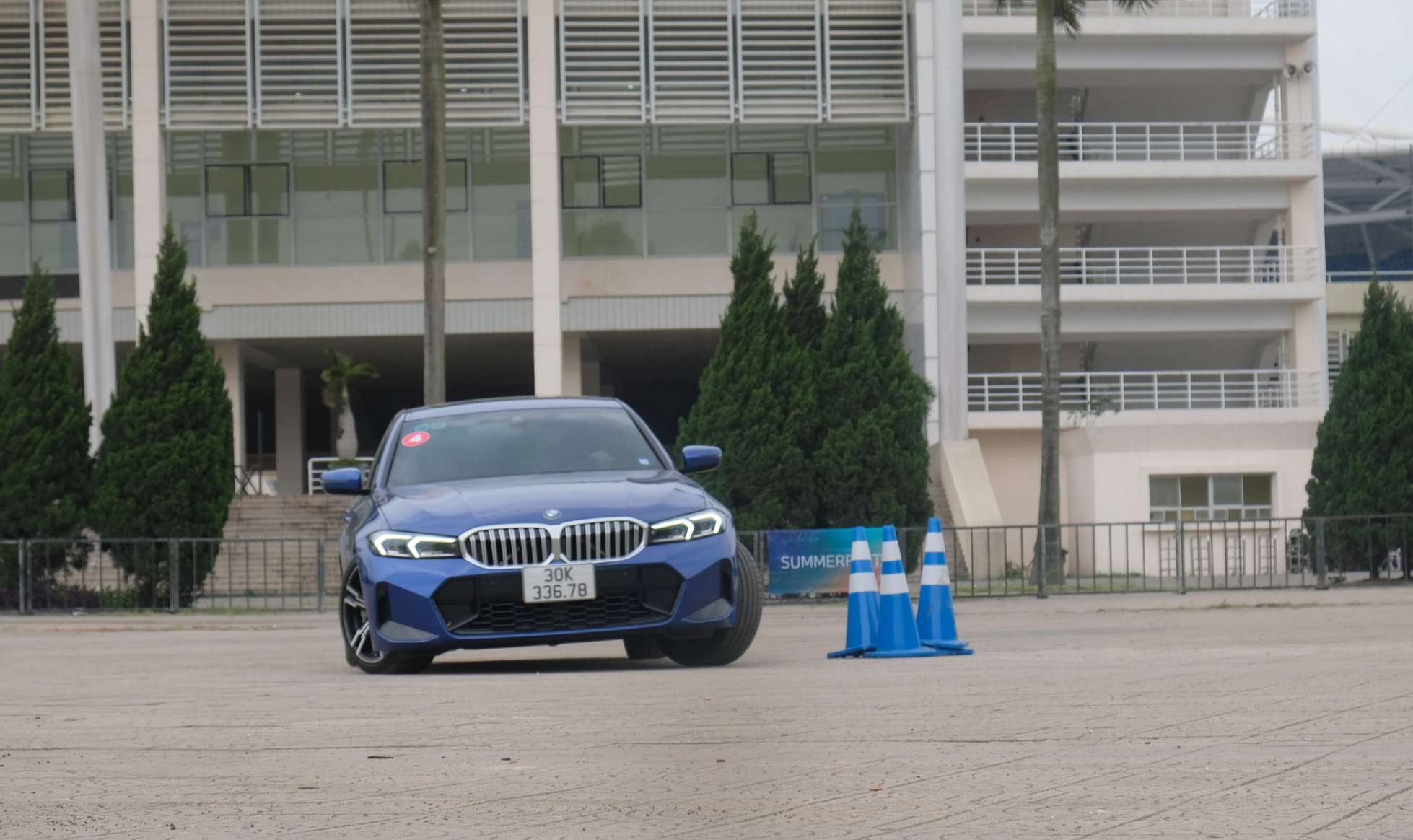 Chuyên gia BMW hướng dẫn cách chỉnh ghế lái, cầm vô-lăng ô tô- Ảnh 8.