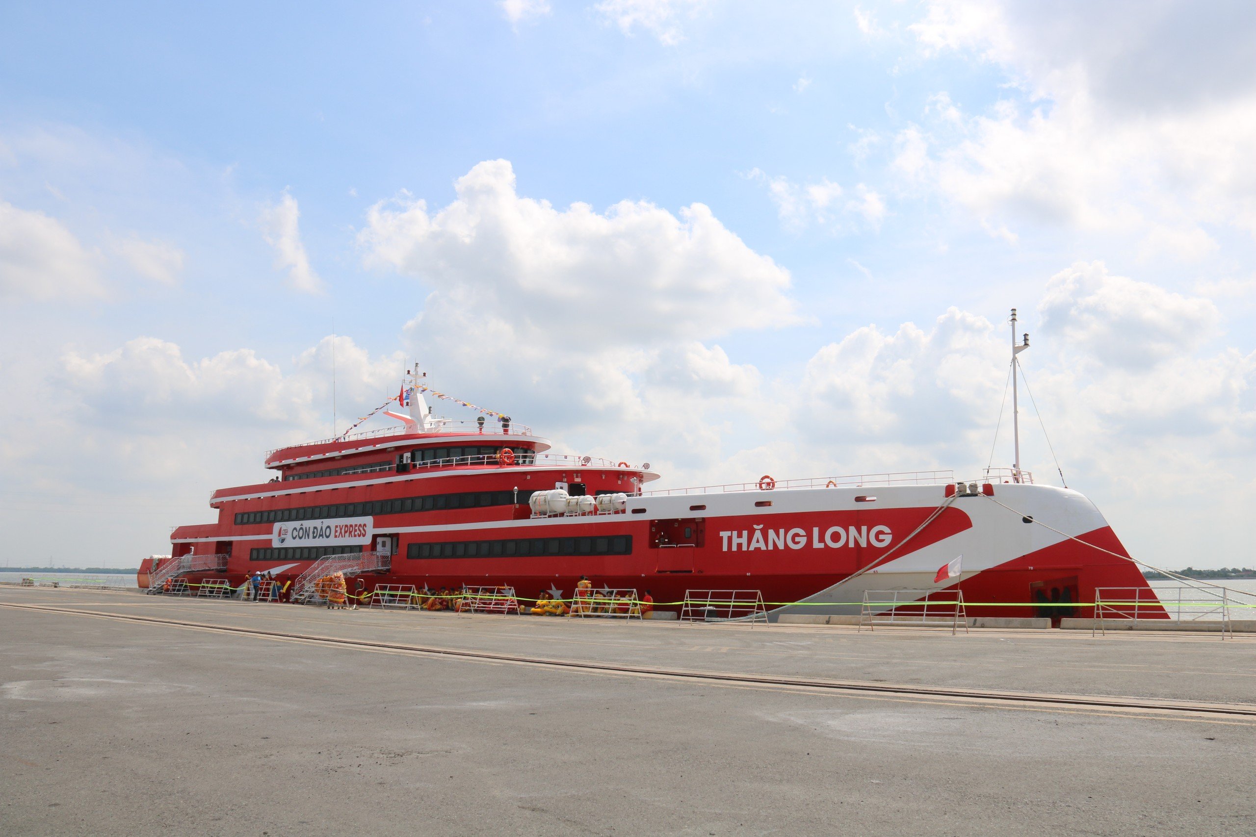 Tàu cao tốc hiện đại lớn nhất Việt Nam bắt đầu chạy tuyến TP.HCM - Côn Đảo- Ảnh 1.