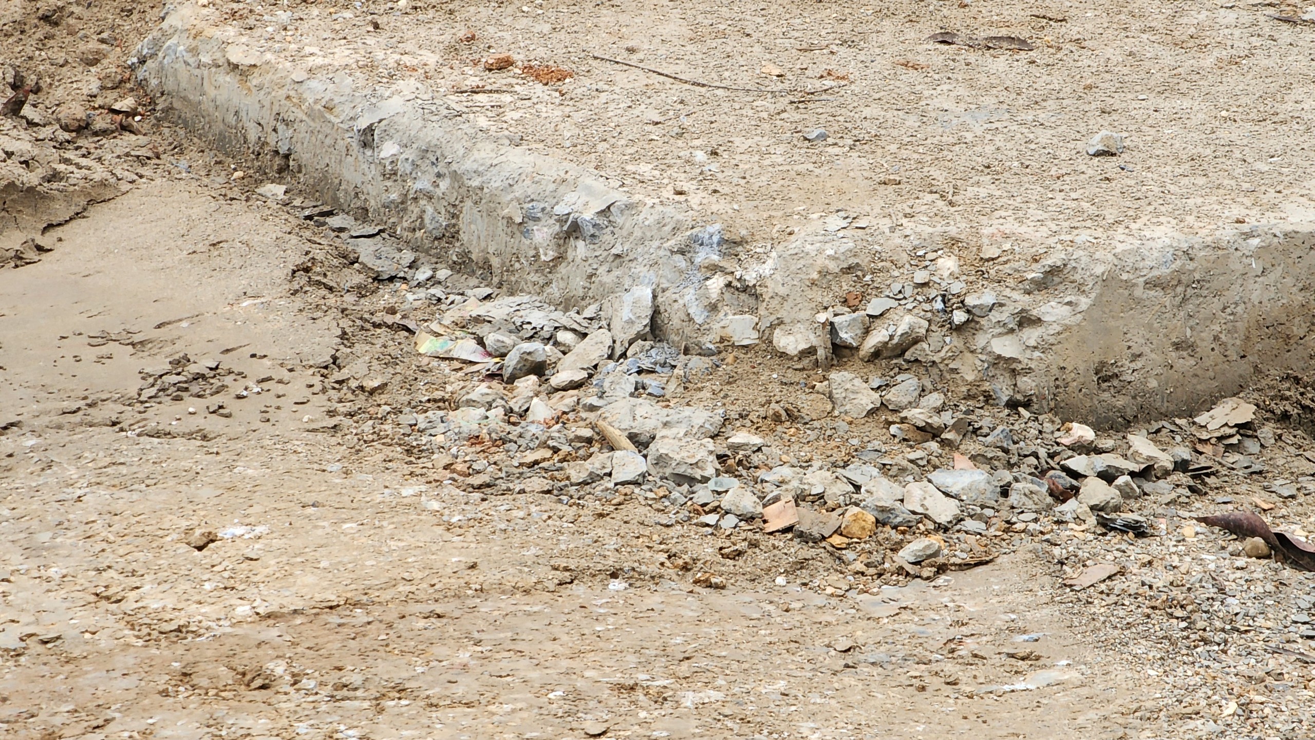 Dự án cải tạo đường tỉnh 295 qua Bắc Ninh: Xe chở đất đổ thải sai vị trí- Ảnh 7.