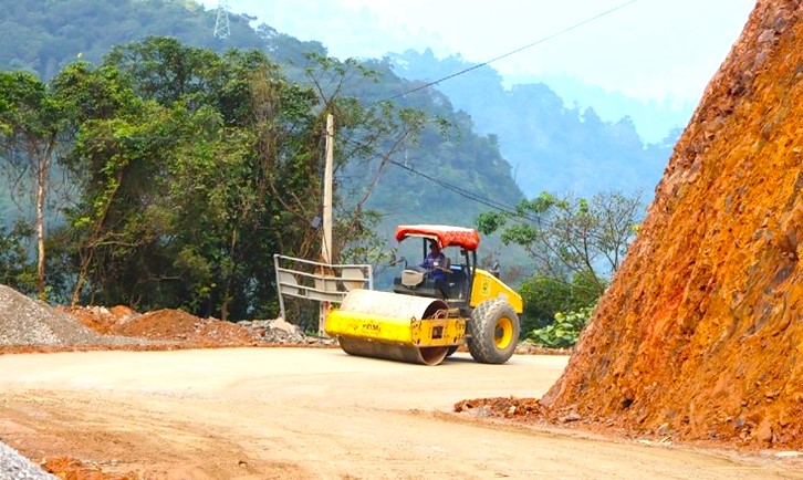 Một nhà thầu thi công dự án cải tạo, nâng cấp QL8A bị phê bình vì chậm tiến độ- Ảnh 1.