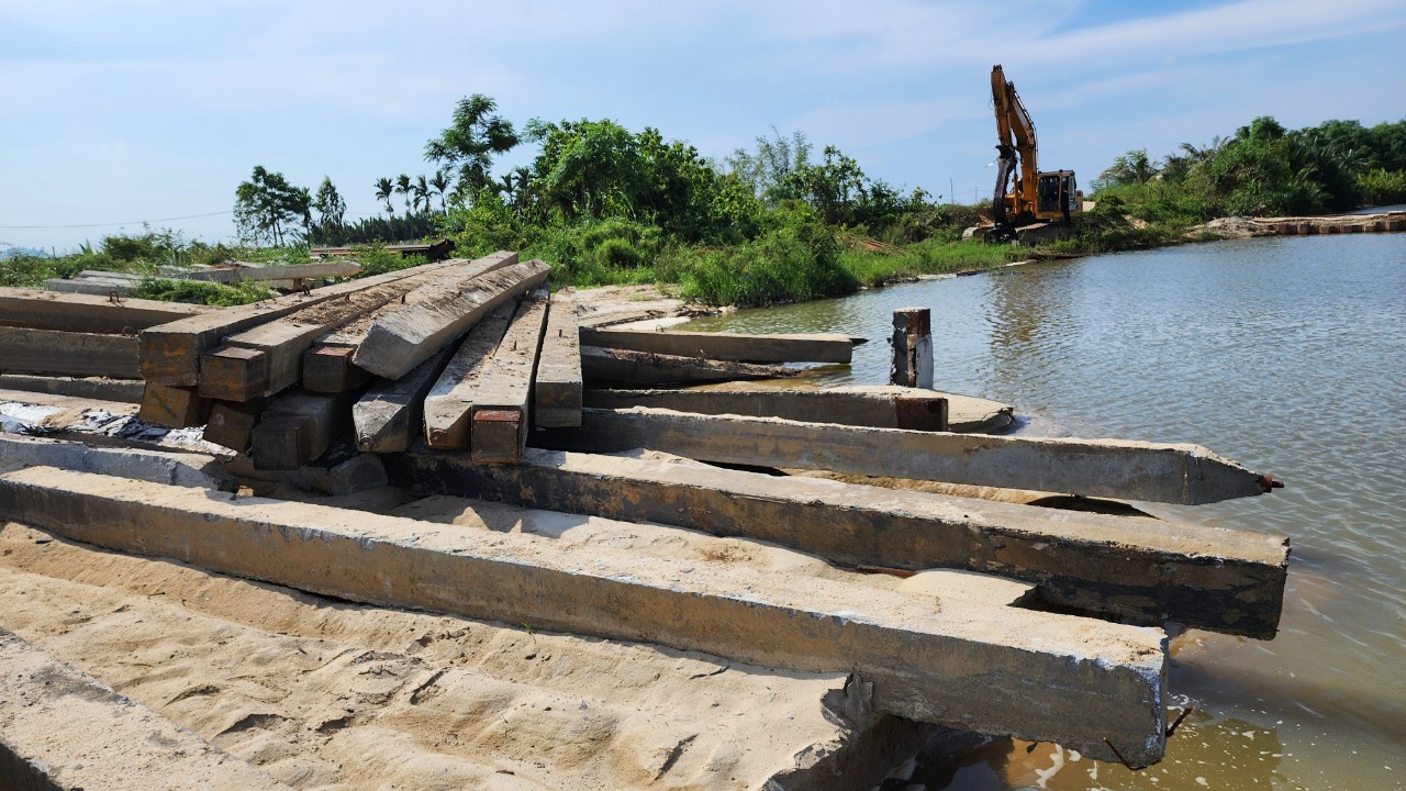 Quảng Ngãi: Ngổn ngang ở dự án đập ngăn mặn gần 100 tỷ- Ảnh 3.