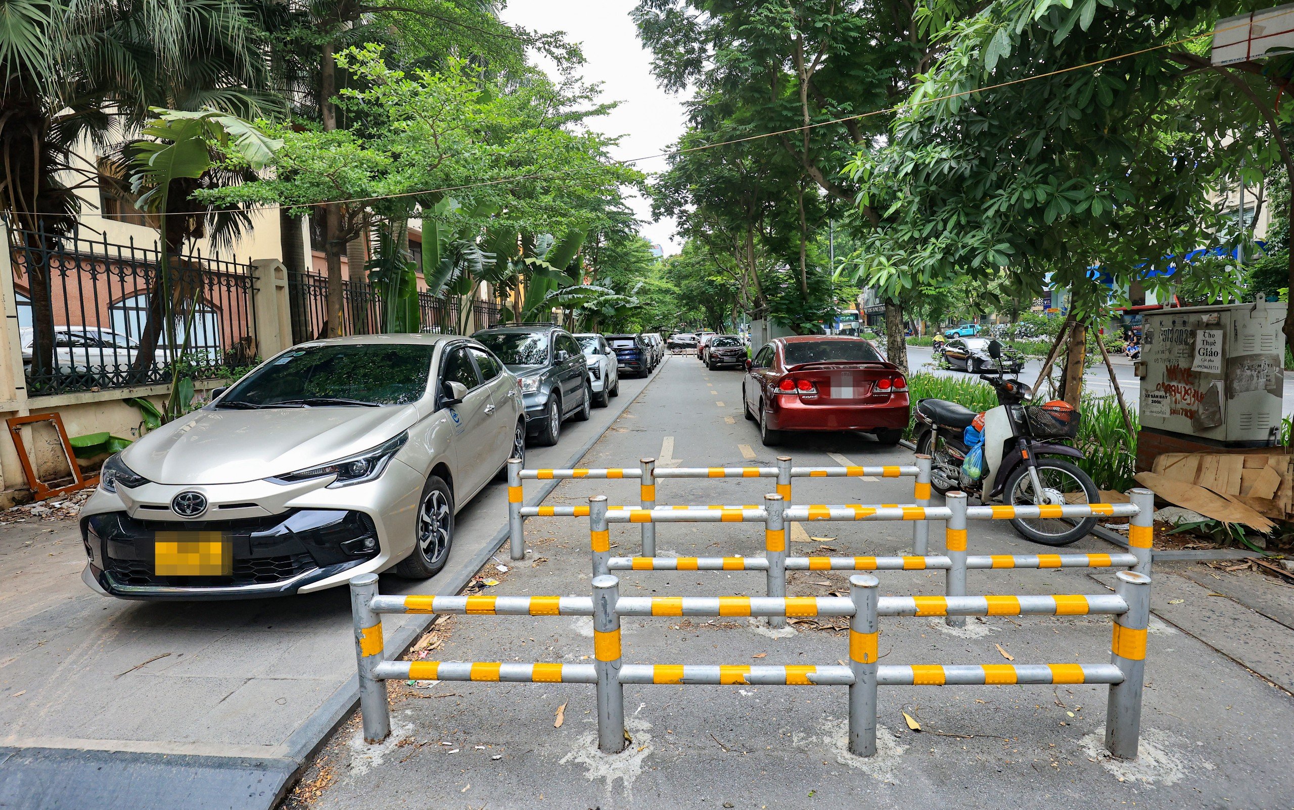 Nhếch nhác tuyến đường dành riêng cho người đi bộ, đi xe đạp ở Hà Nội- Ảnh 15.