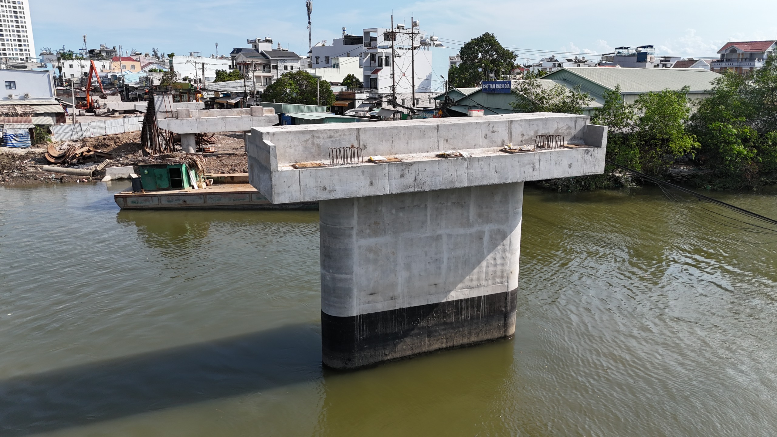 Toàn cảnh hai cây cầu vượt sông Rạch Đỉa giải cứu giao thông phía Nam TP.HCM- Ảnh 8.
