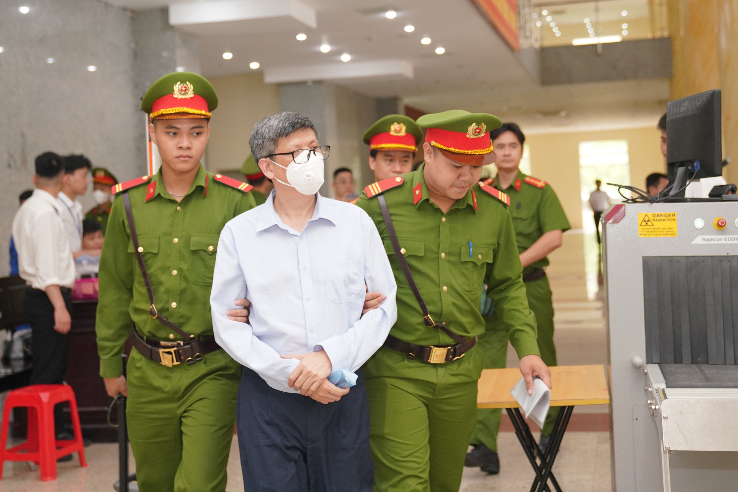 Ông Nguyễn Thanh Long nộp thêm 1 tỷ, xin giảm nhẹ mức án 18 năm tù vụ Việt Á- Ảnh 1.