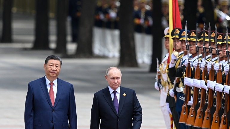 Hai nhà lãnh đạo tại Đại lễ đường Nhân Dân, Quảng trường Thiên An Môn. (Ảnh: RT)
