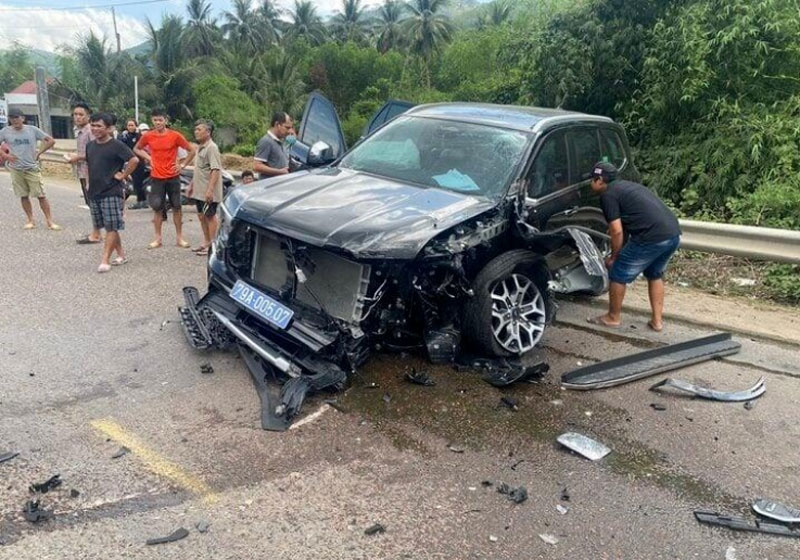 Ô tô của Sở Tư pháp tỉnh Phú Yên gặp tai nạn khiến 4 người bị thương.